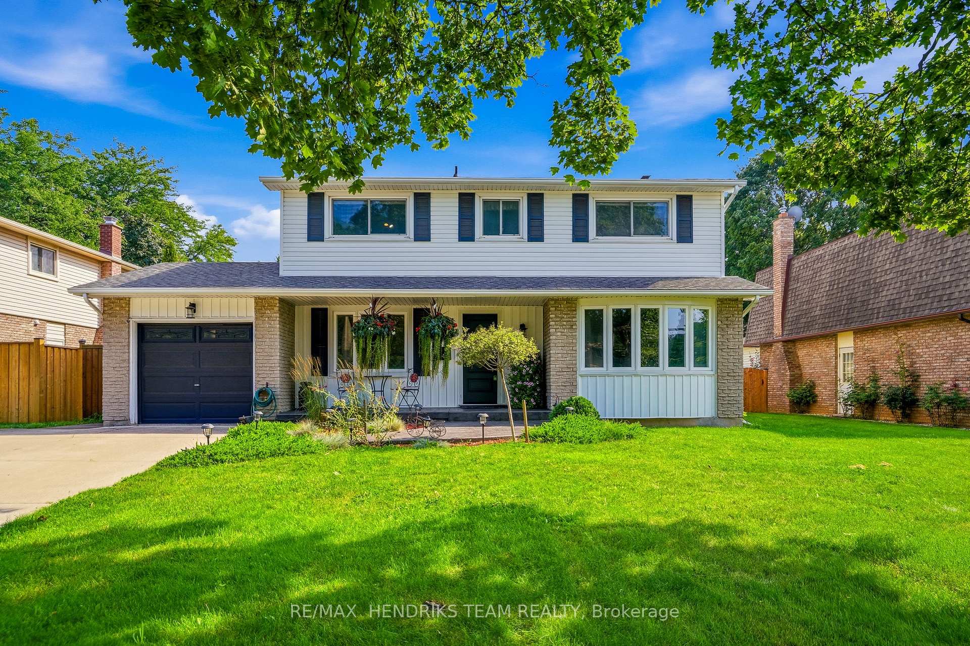 Photo 1 of 4 Royal Orchard Crescent, St. Catharines, Lakeport — HOMEH