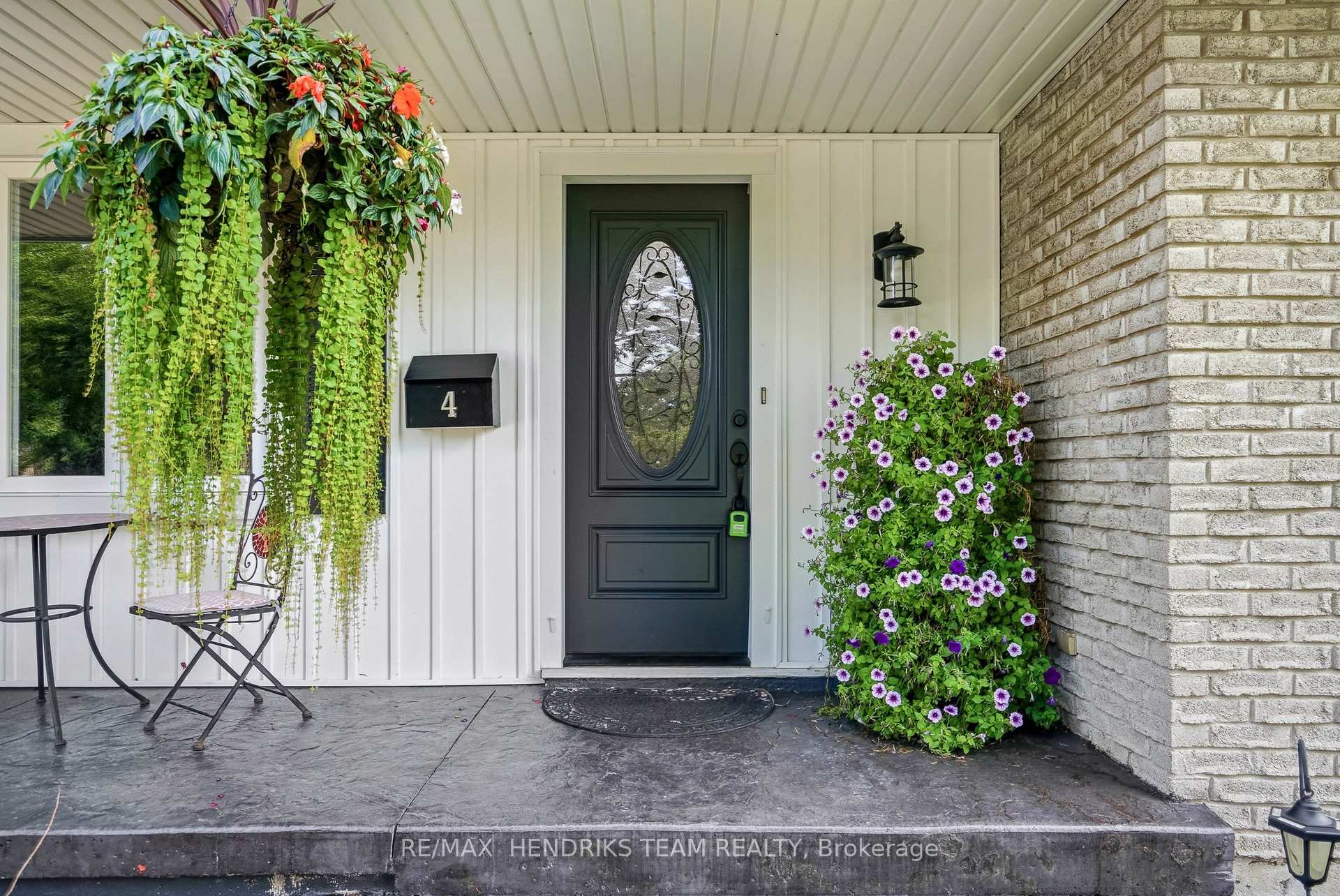 Photo 4 of 4 Royal Orchard Crescent, St. Catharines, Lakeport — HOMEH