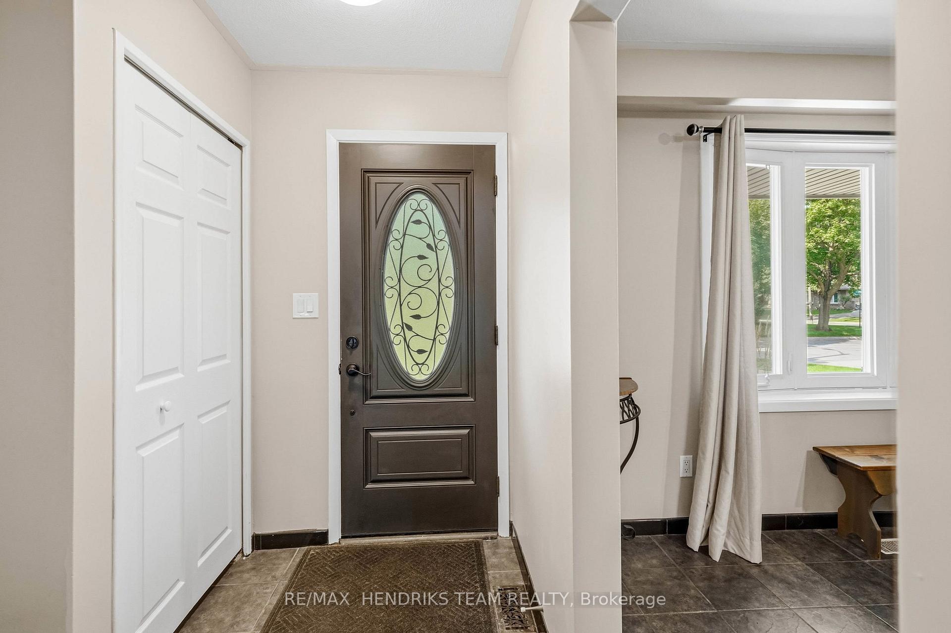 Photo 6 of 4 Royal Orchard Crescent, St. Catharines, Lakeport — HOMEH