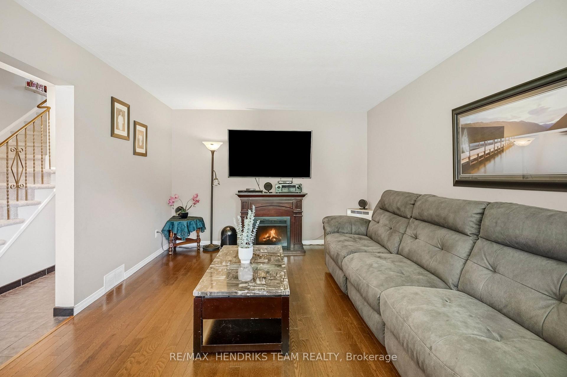 Photo 9 of 4 Royal Orchard Crescent, St. Catharines, Lakeport — HOMEH