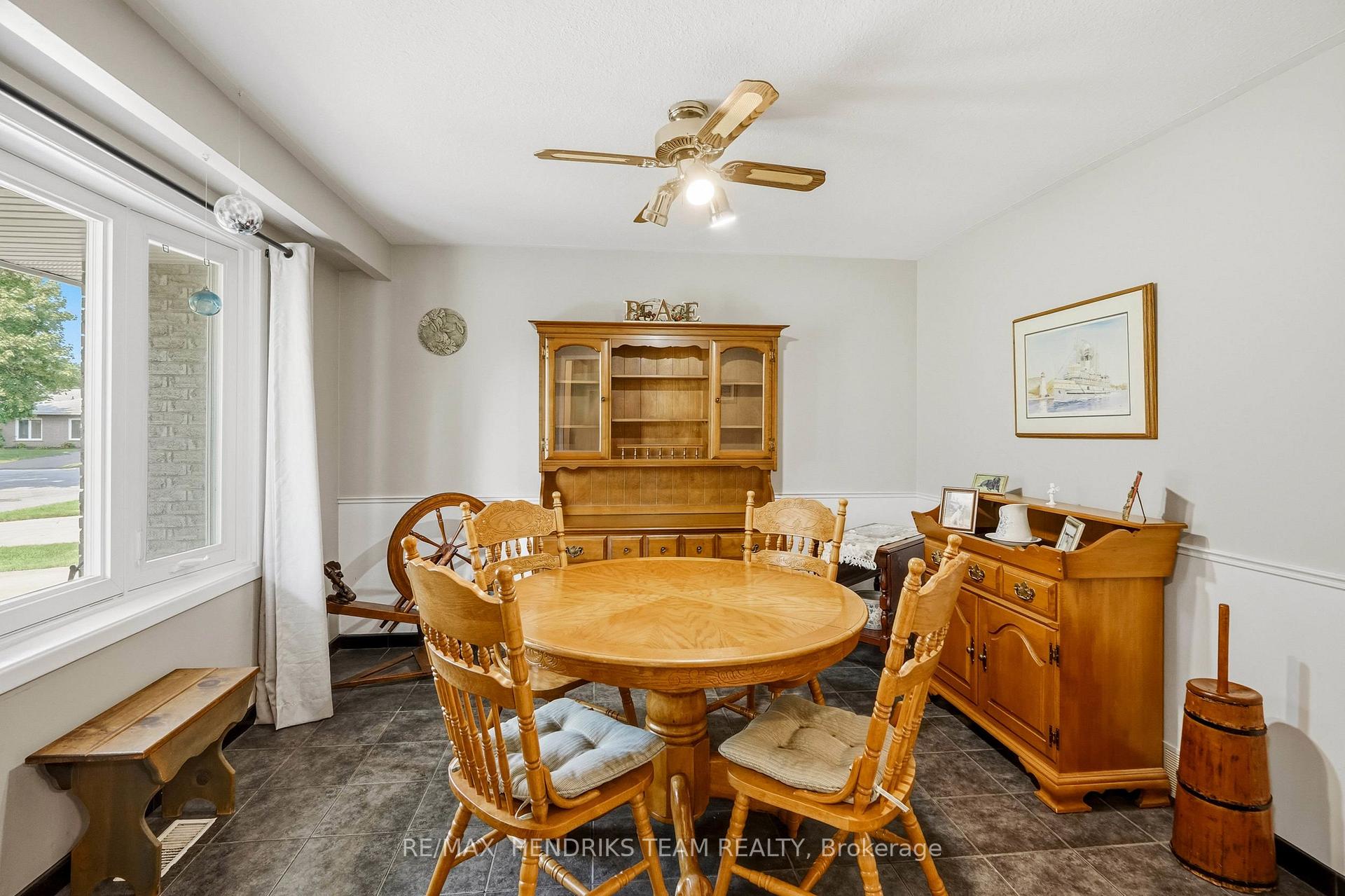 Photo 10 of 4 Royal Orchard Crescent, St. Catharines, Lakeport — HOMEH