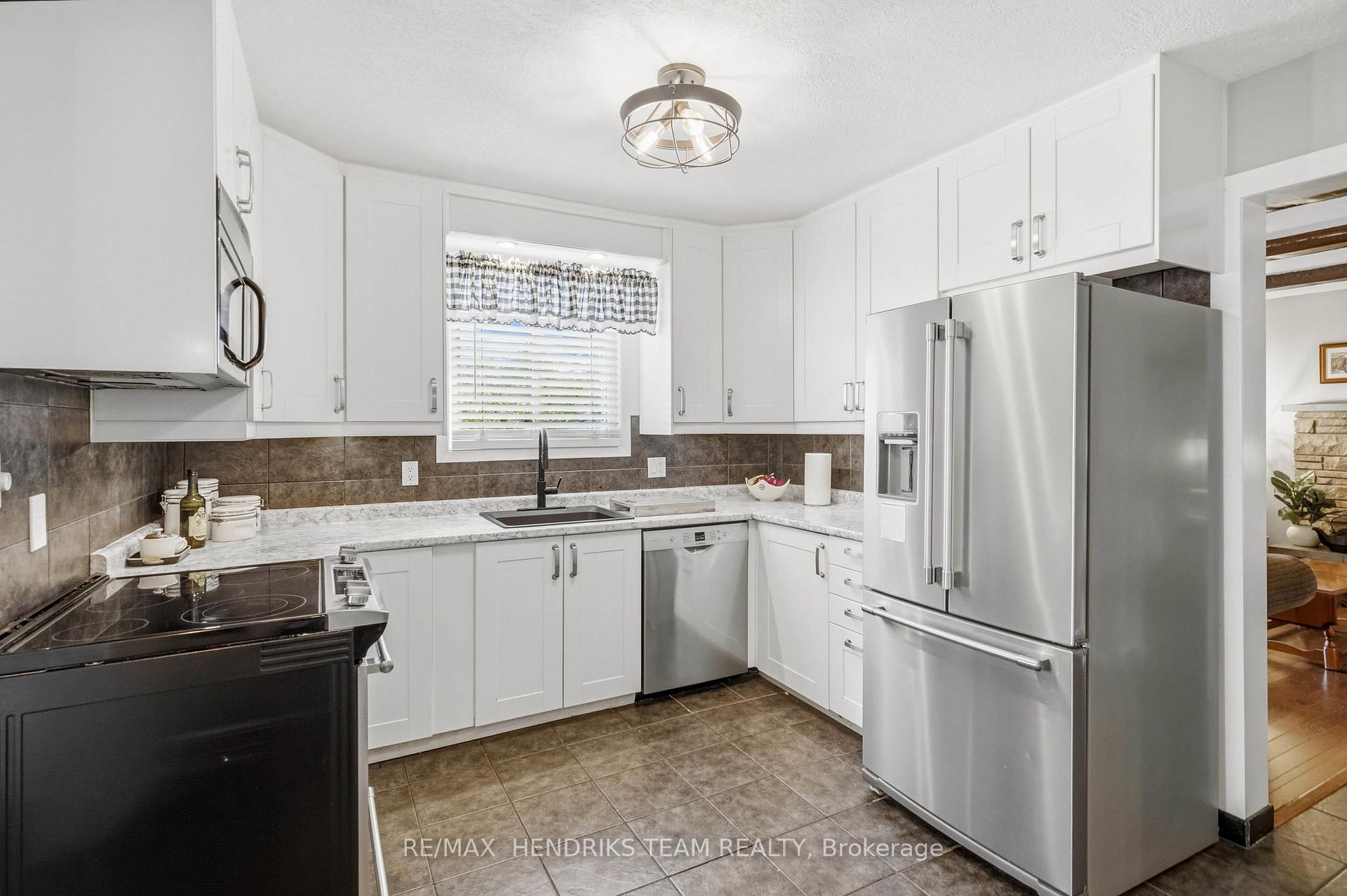 Photo 12 of 4 Royal Orchard Crescent, St. Catharines, Lakeport — HOMEH