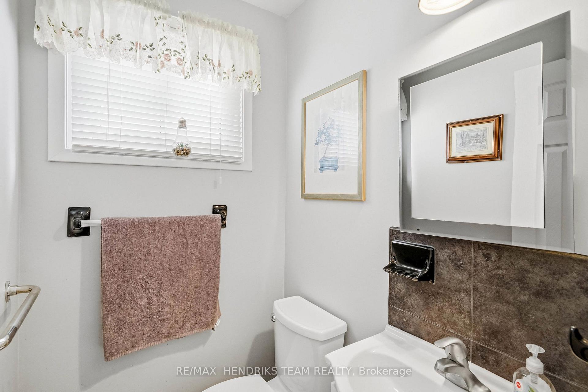 Photo 14 of 4 Royal Orchard Crescent, St. Catharines, Lakeport — HOMEH