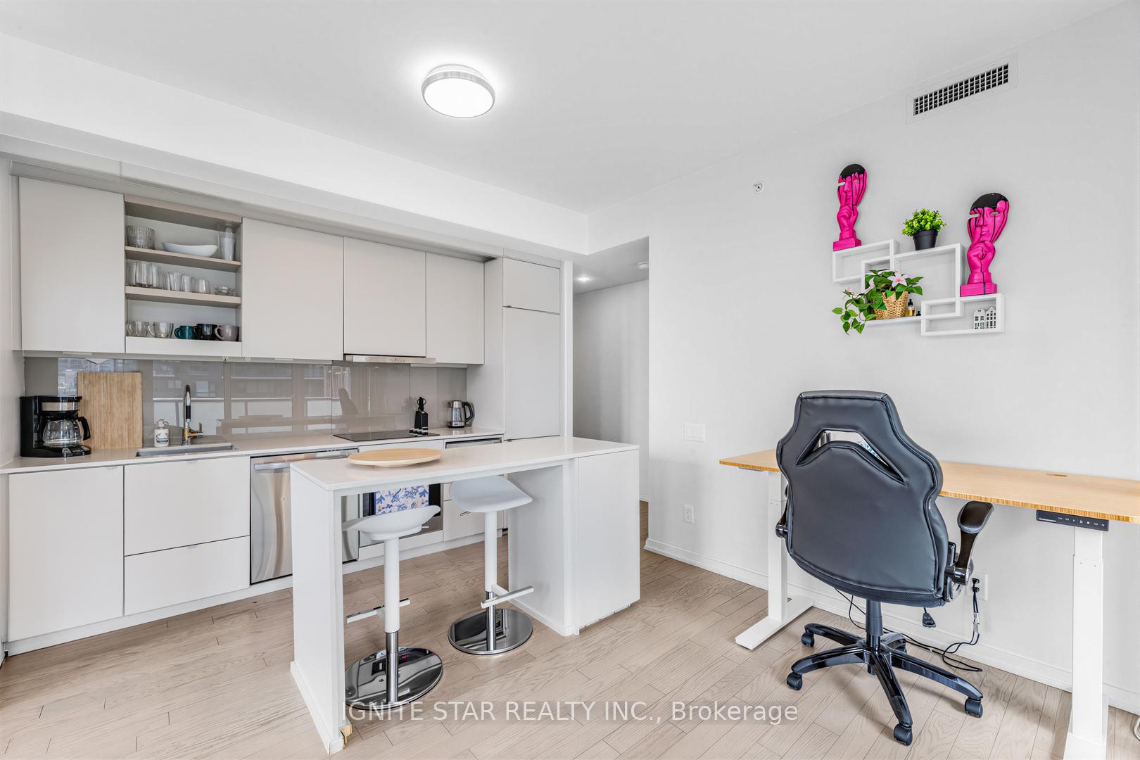 Photo 8 of Unit 1509, 101 Peter Street W, Toronto, Waterfront Communities — HOMEH