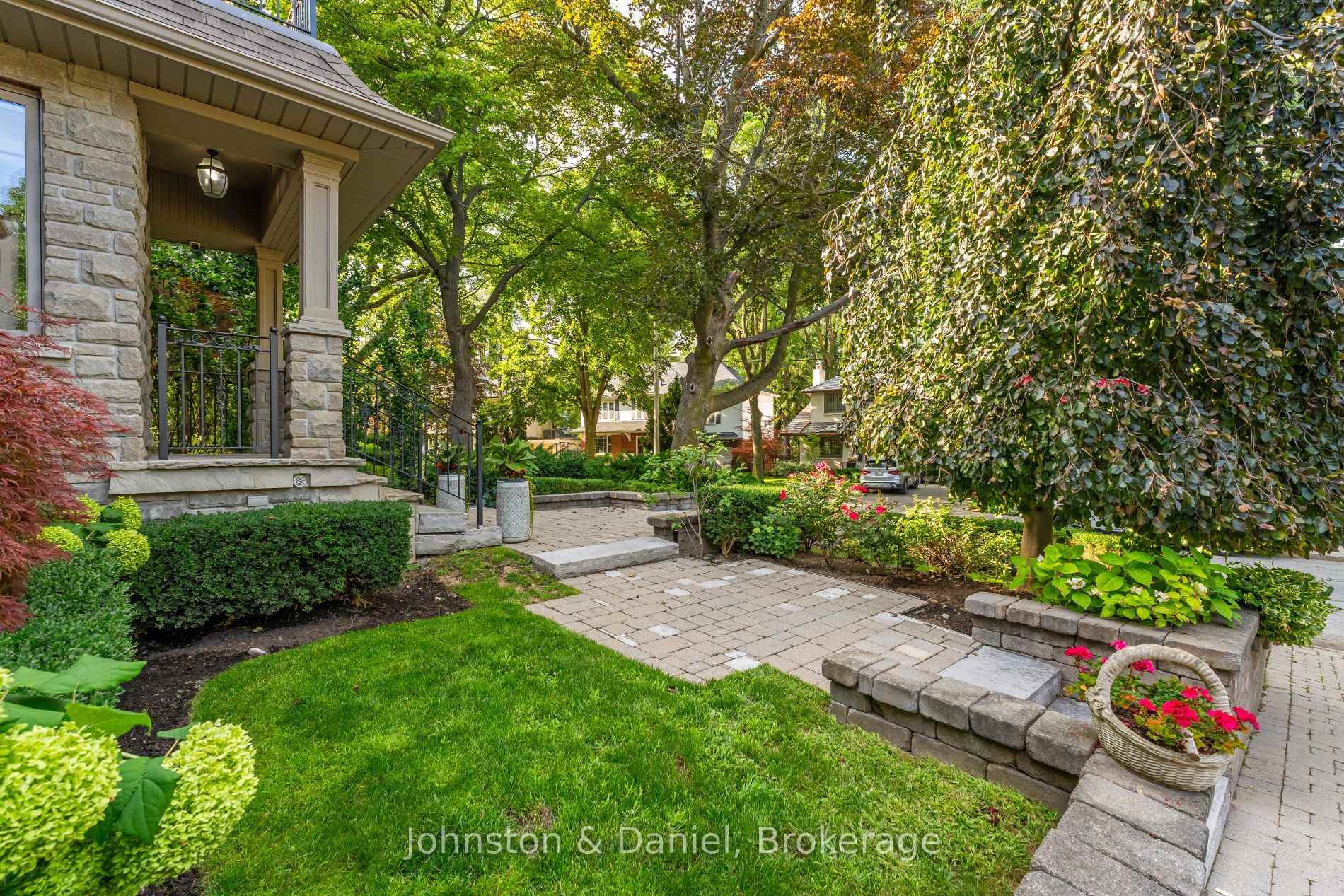 Photo 4 of 77 Lawrence Crescent, Toronto, Lawrence Park South — HOMEH