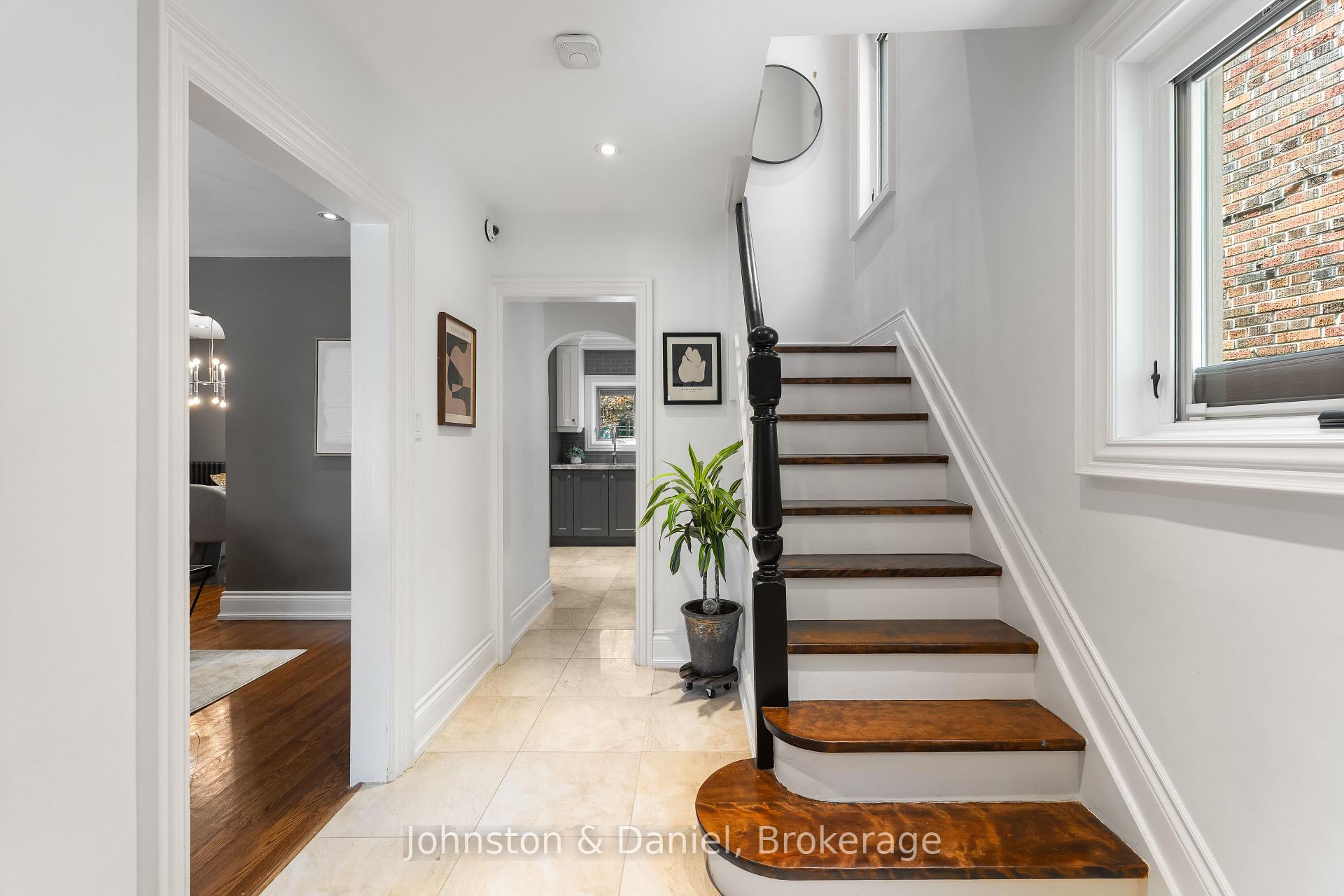 Photo 10 of 77 Lawrence Crescent, Toronto, Lawrence Park South — HOMEH