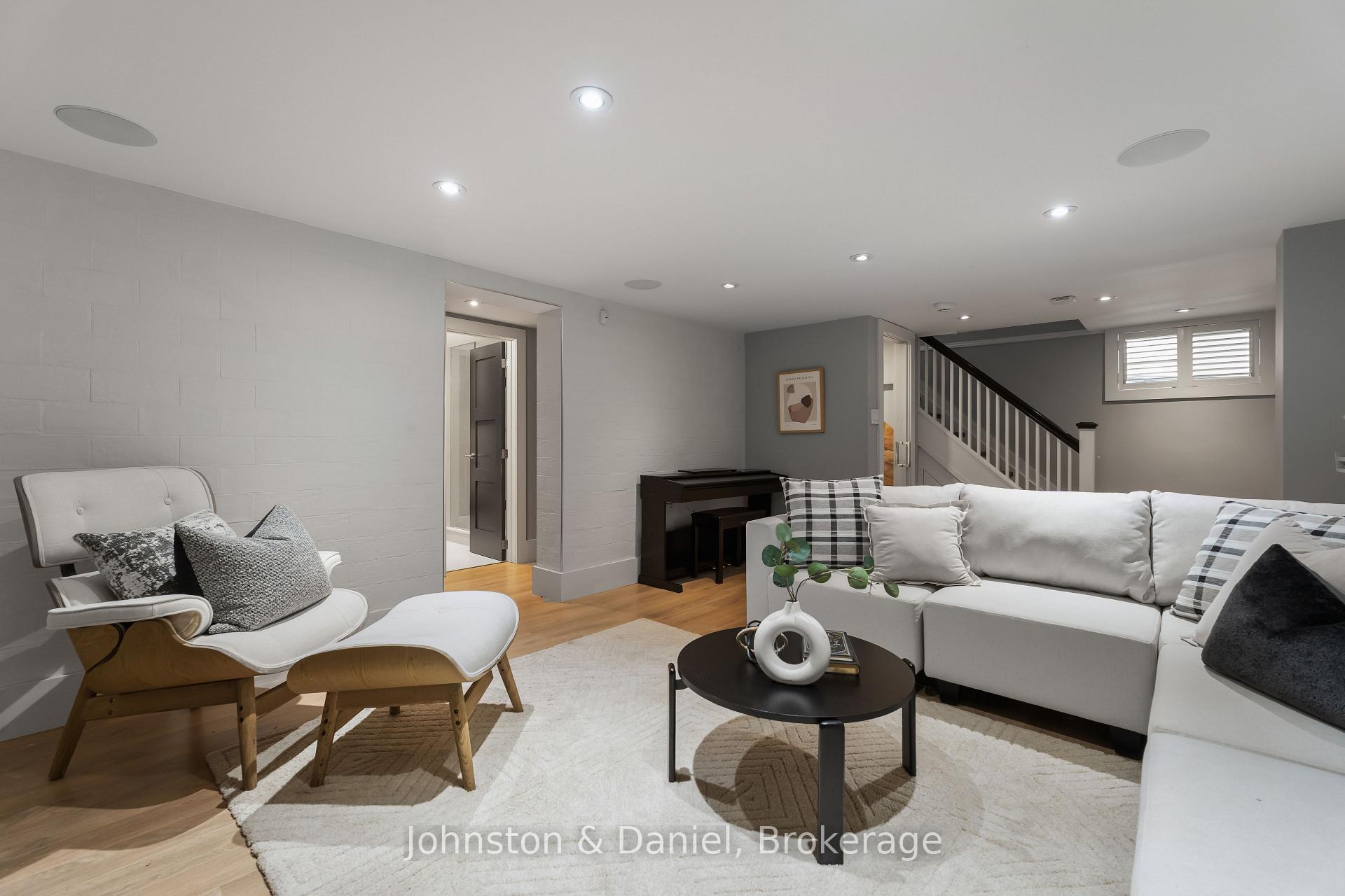 Photo 34 of 77 Lawrence Crescent, Toronto, Lawrence Park South — HOMEH