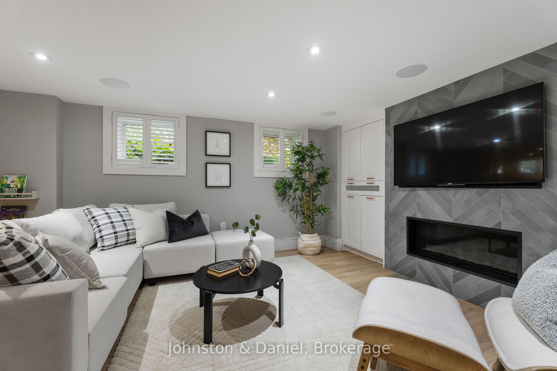Photo 35 of 77 Lawrence Crescent, Toronto, Lawrence Park South — HOMEH