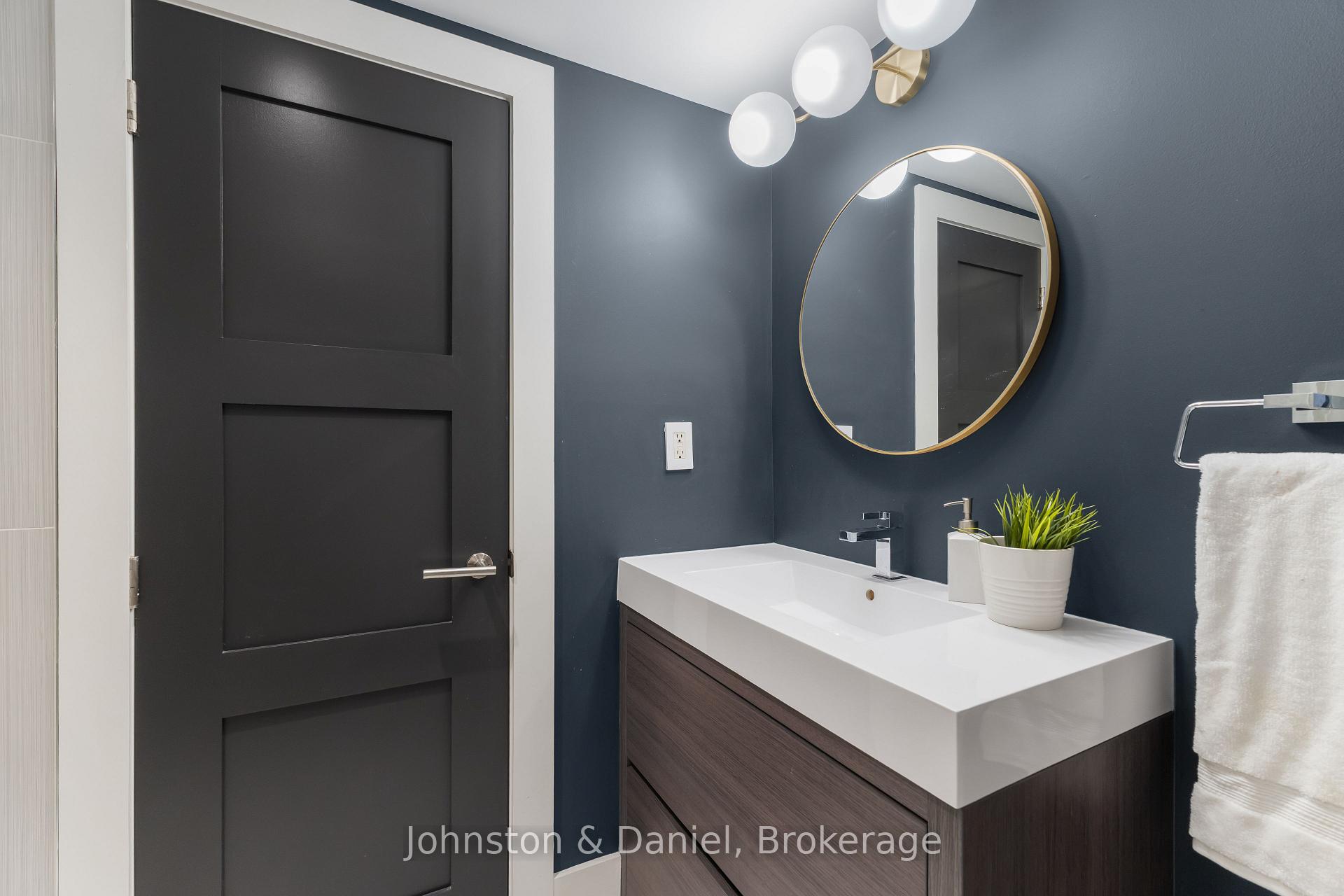 Photo 36 of 77 Lawrence Crescent, Toronto, Lawrence Park South — HOMEH