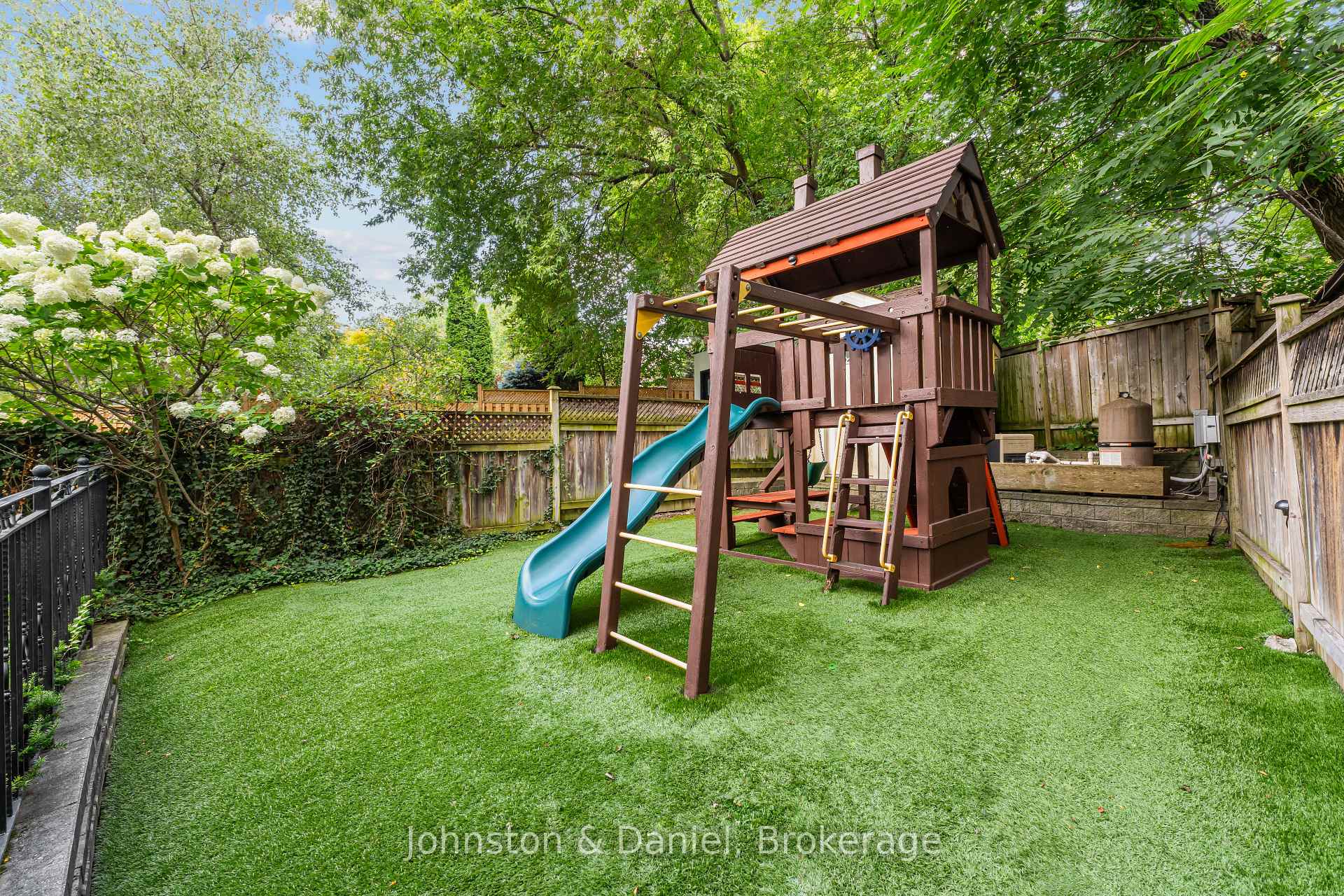 Photo 39 of 77 Lawrence Crescent, Toronto, Lawrence Park South — HOMEH