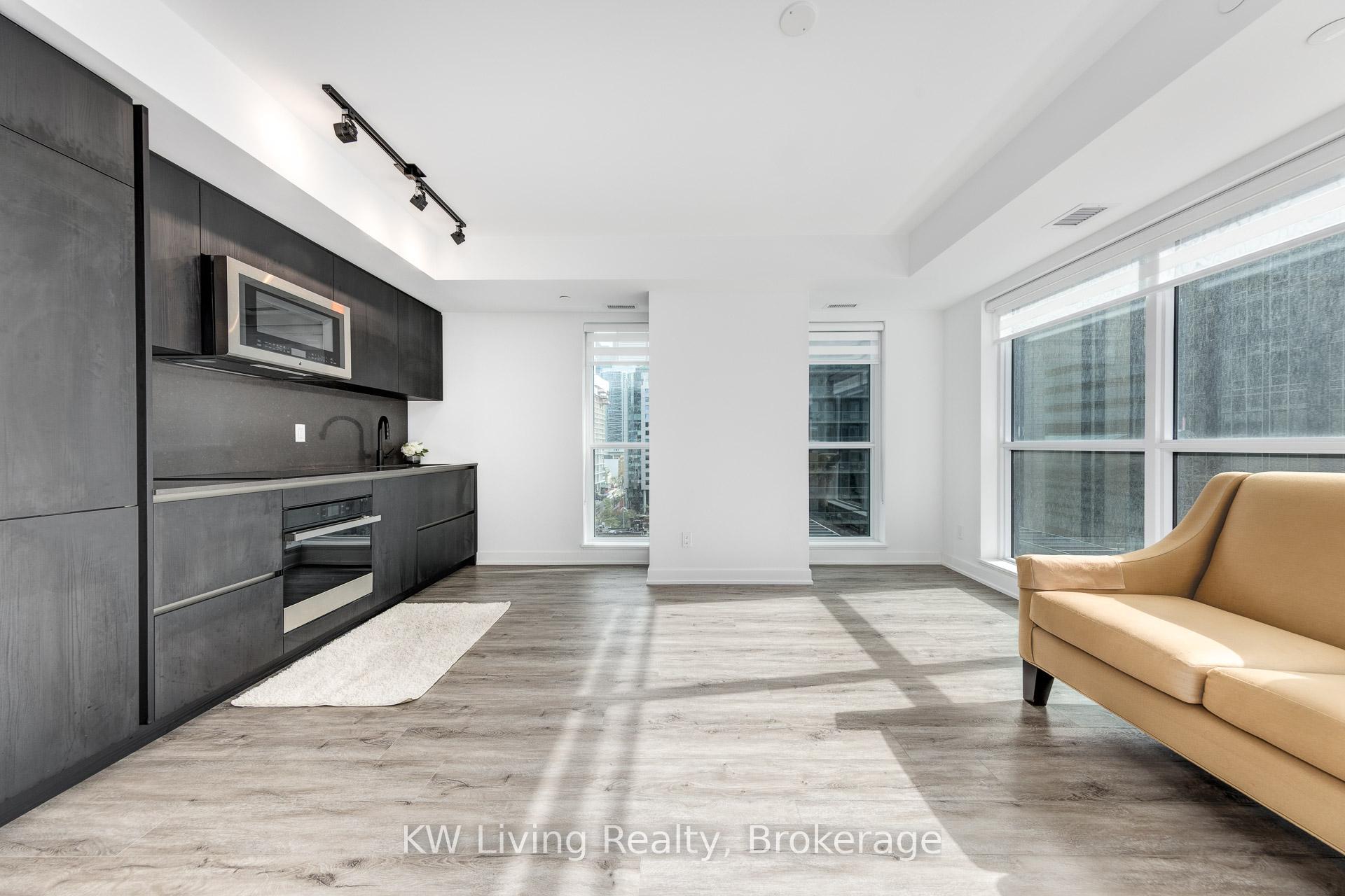 Photo of Unit 902, 327 King Street W