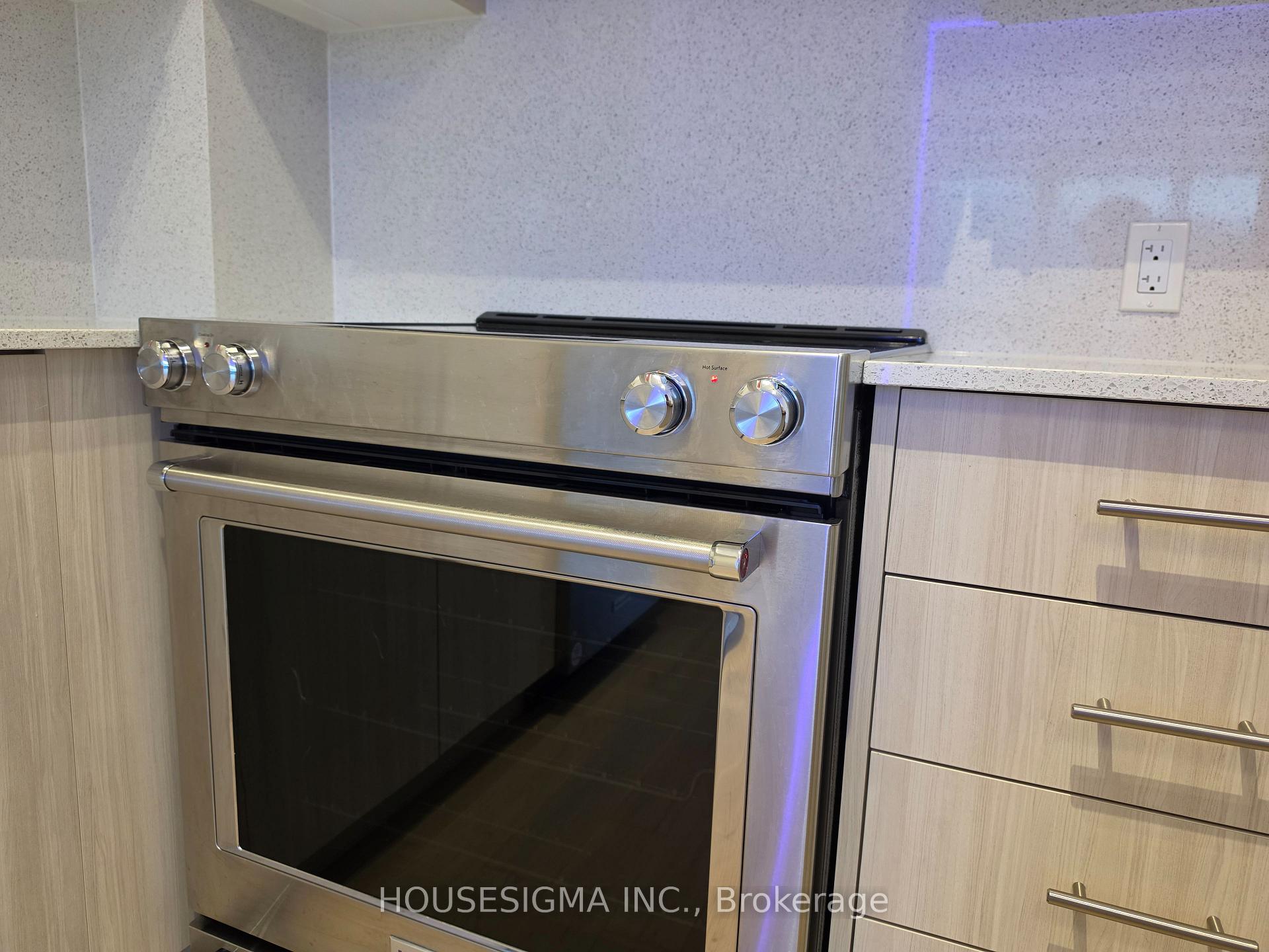 Photo 10 of Unit PH 218, 9000 Jane Street, Vaughan, Vellore Village — HOMEH