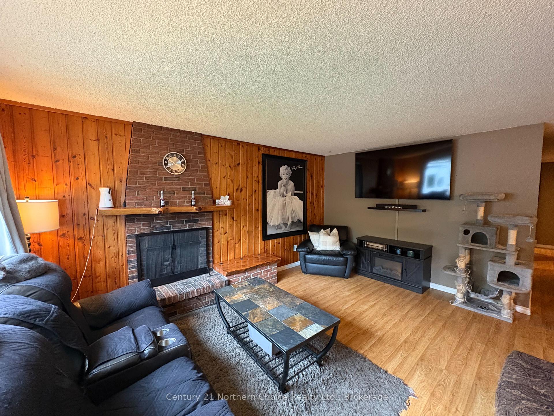 Photo 2 of 311 Ottawa Street S, Kenora, Keewatin — HOMEH