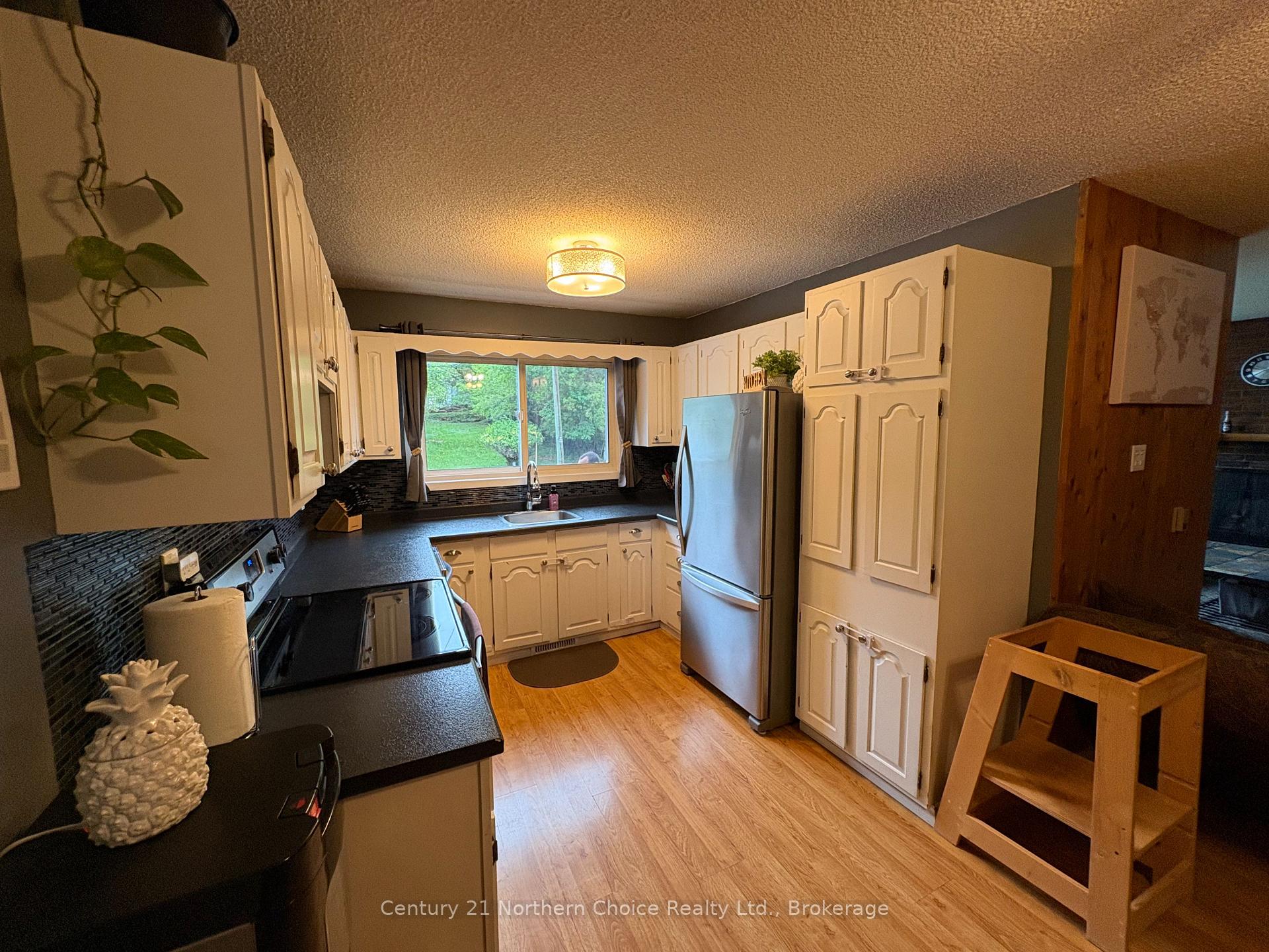 Photo 3 of 311 Ottawa Street S, Kenora, Keewatin — HOMEH