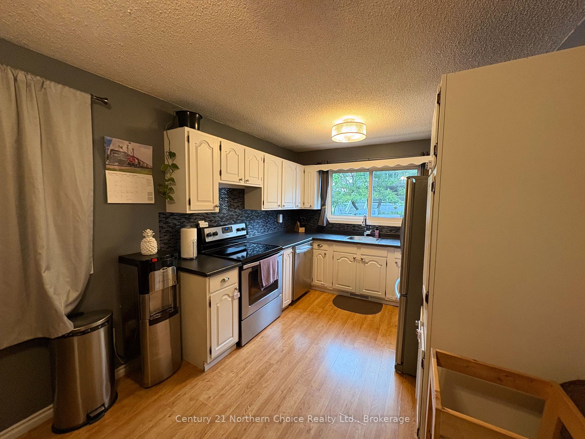 Photo 4 of 311 Ottawa Street S, Kenora, Keewatin — HOMEH