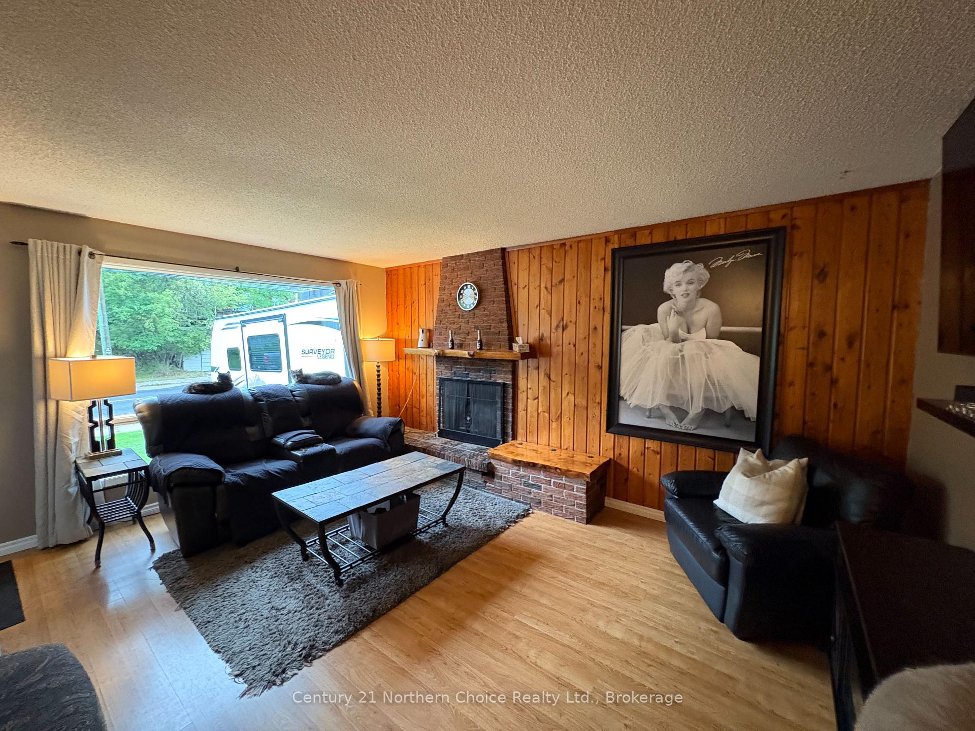 Photo 5 of 311 Ottawa Street S, Kenora, Keewatin — HOMEH