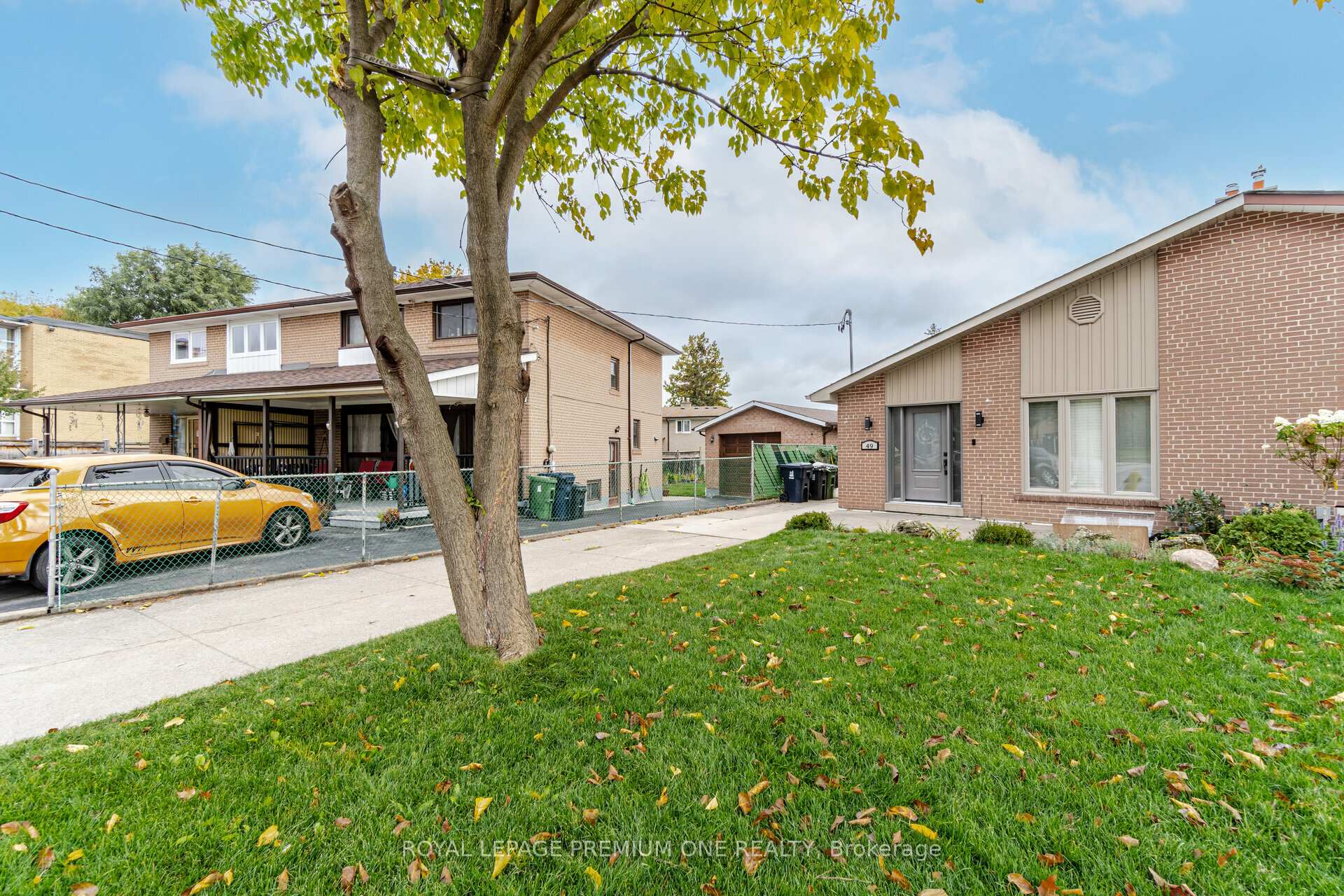Photo 2 of 49 Gulfstream Road E, North York, Humbermede — HOMEH
