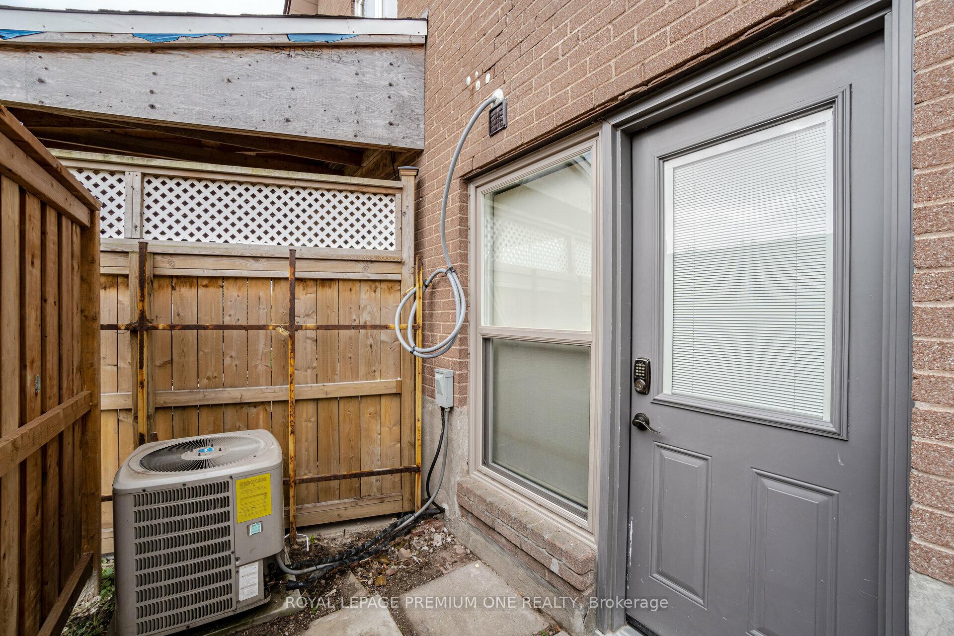 Photo 5 of 49 Gulfstream Road E, North York, Humbermede — HOMEH