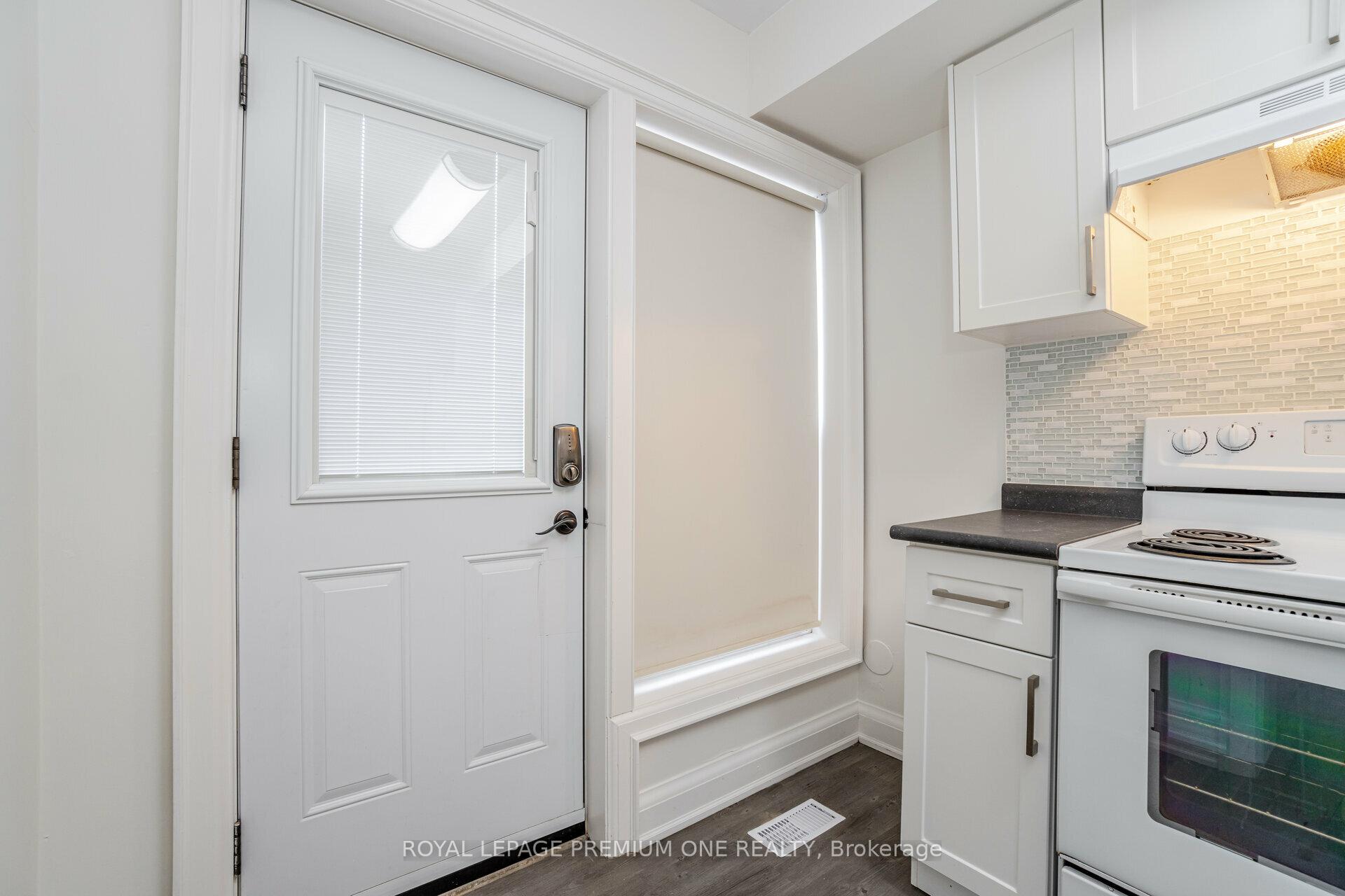 Photo 8 of 49 Gulfstream Road E, North York, Humbermede — HOMEH