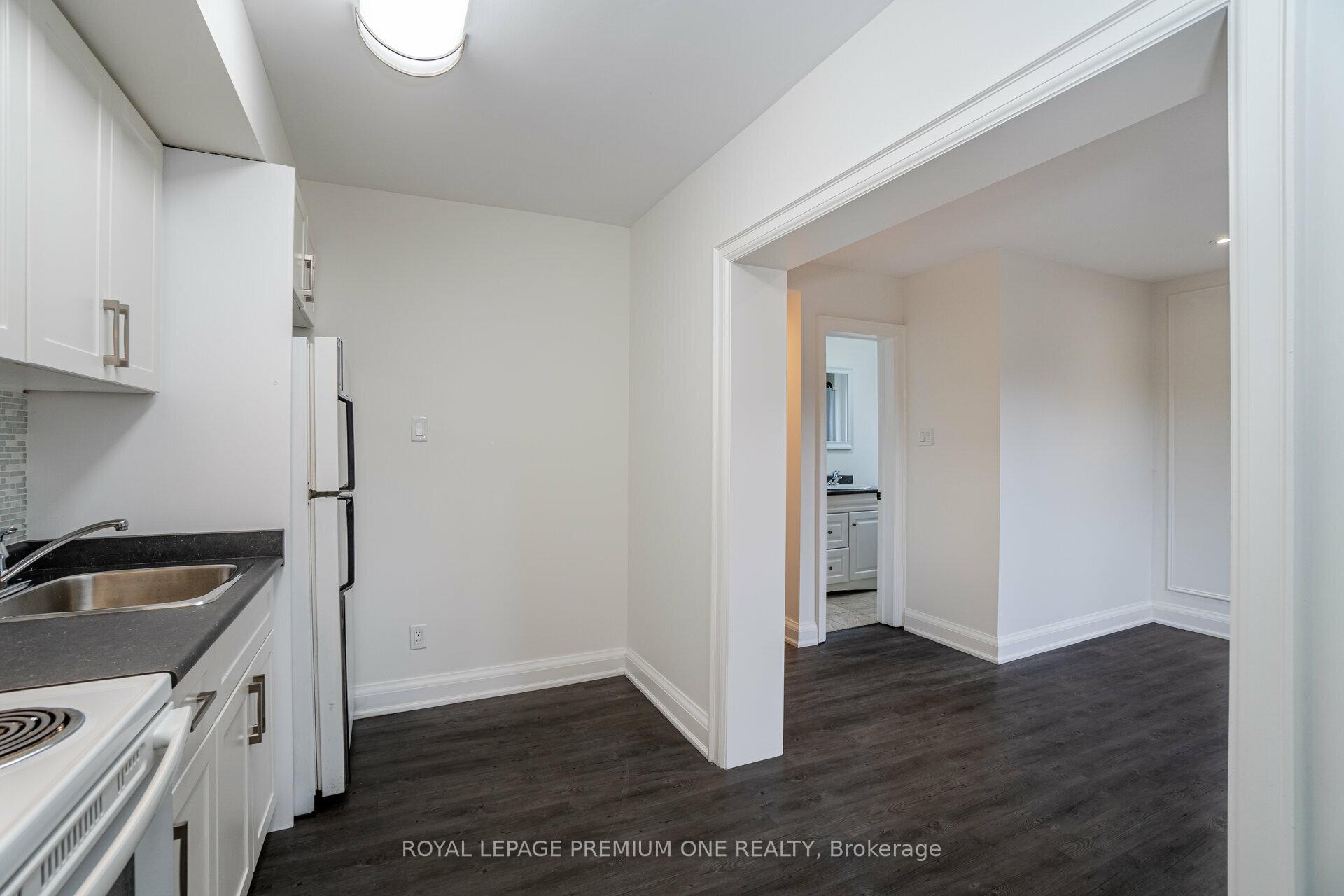 Photo 9 of 49 Gulfstream Road E, North York, Humbermede — HOMEH