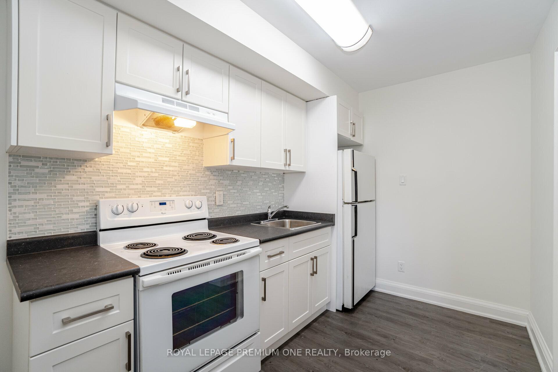Photo 10 of 49 Gulfstream Road E, North York, Humbermede — HOMEH