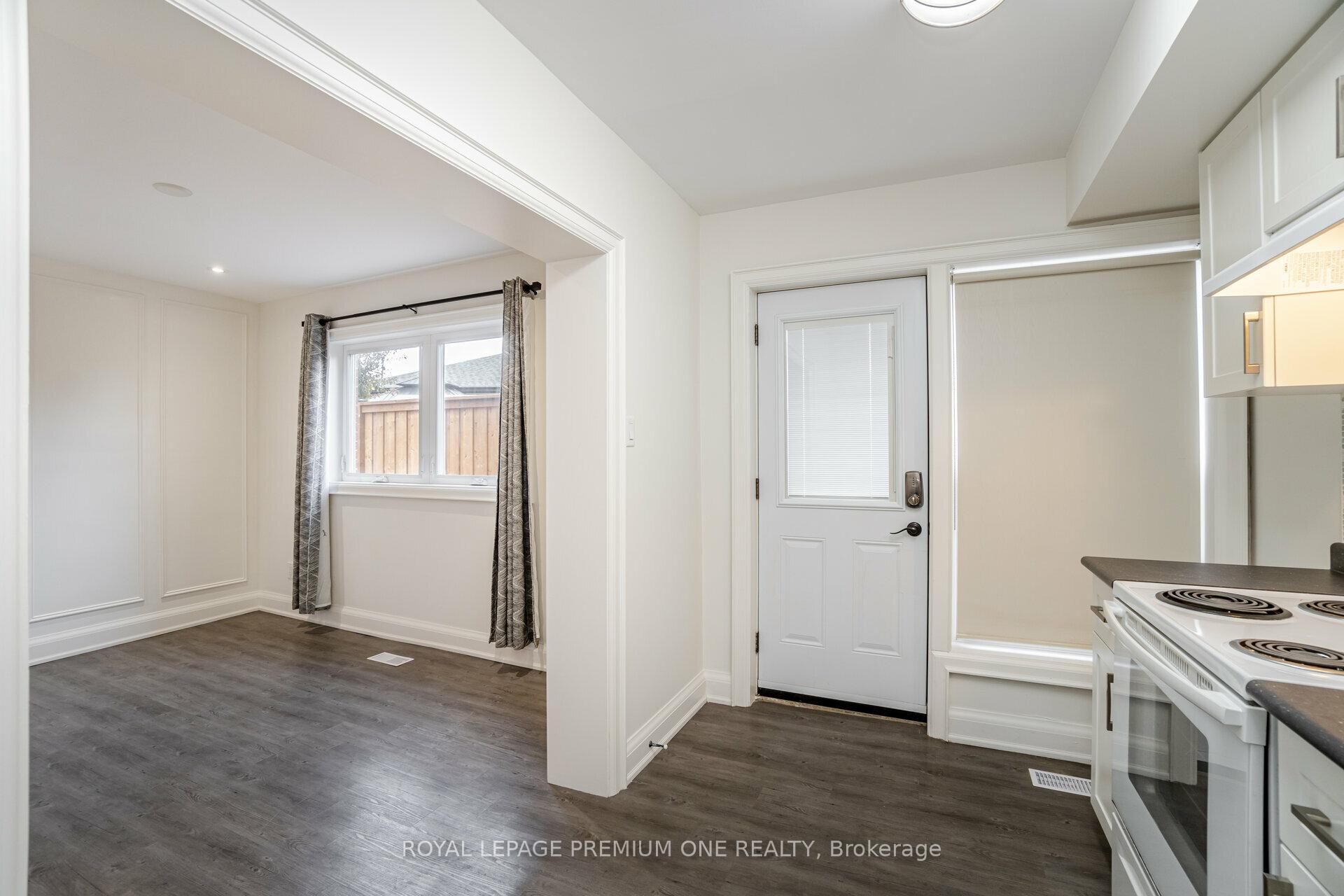 Photo 12 of 49 Gulfstream Road E, North York, Humbermede — HOMEH