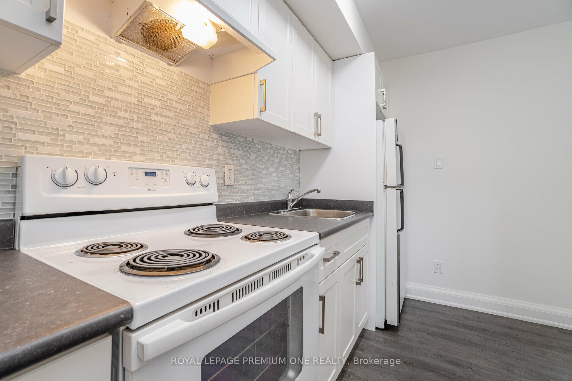 Photo 13 of 49 Gulfstream Road E, North York, Humbermede — HOMEH