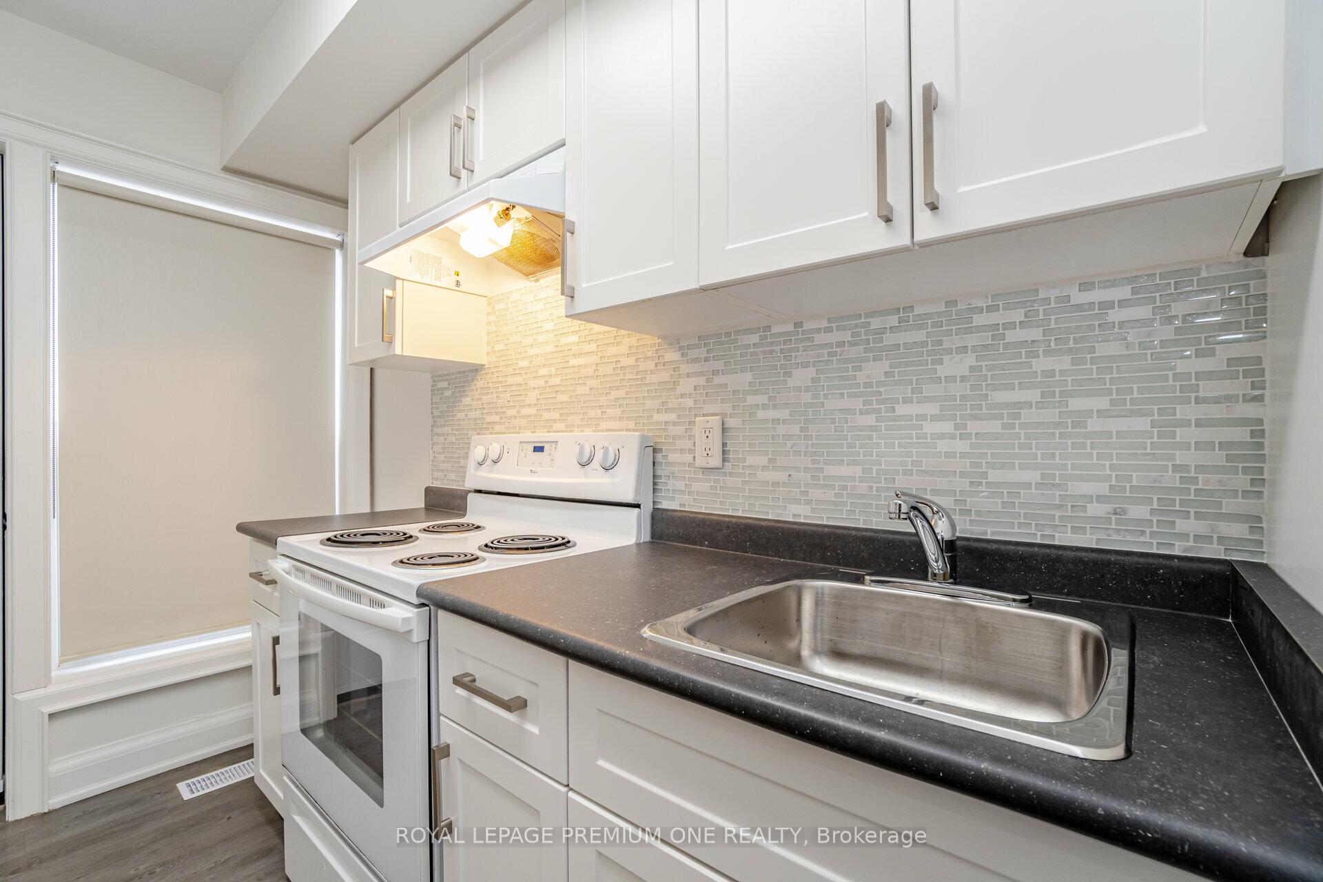 Photo 14 of 49 Gulfstream Road E, North York, Humbermede — HOMEH