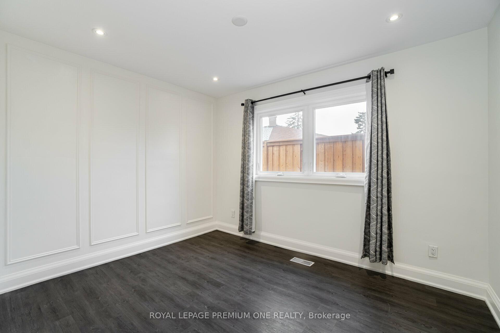 Photo 15 of 49 Gulfstream Road E, North York, Humbermede — HOMEH