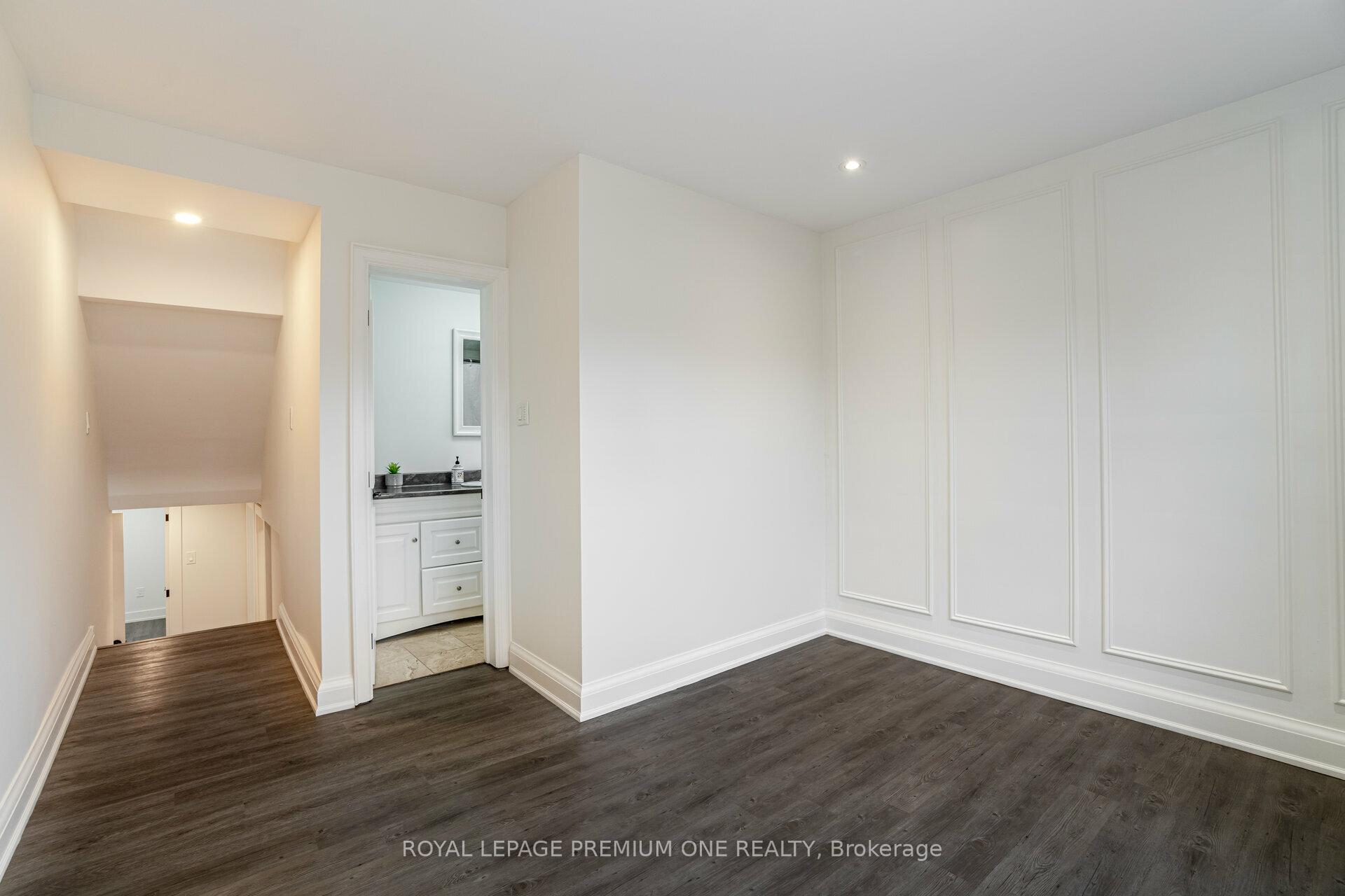 Photo 17 of 49 Gulfstream Road E, North York, Humbermede — HOMEH