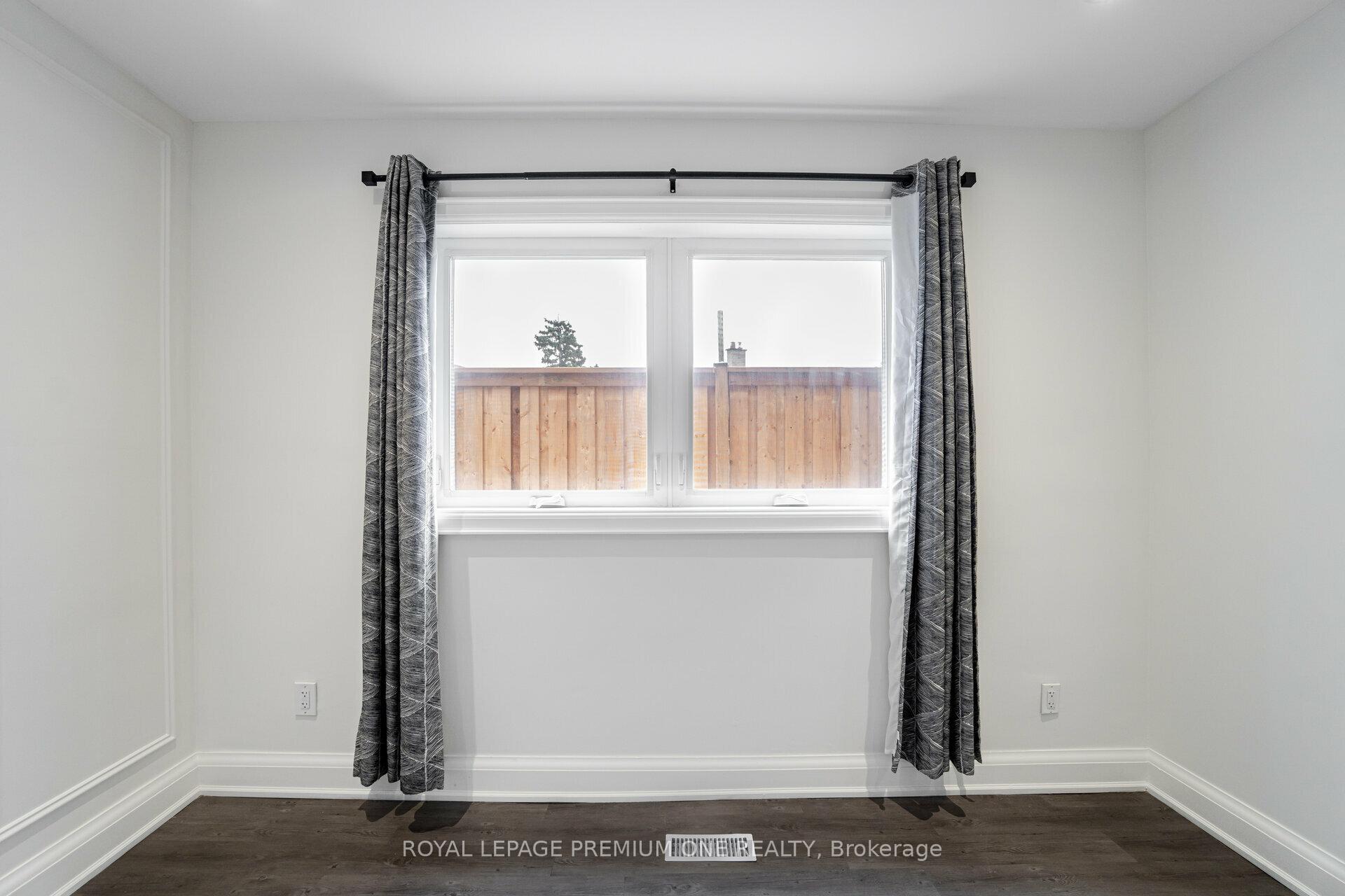 Photo 18 of 49 Gulfstream Road E, North York, Humbermede — HOMEH