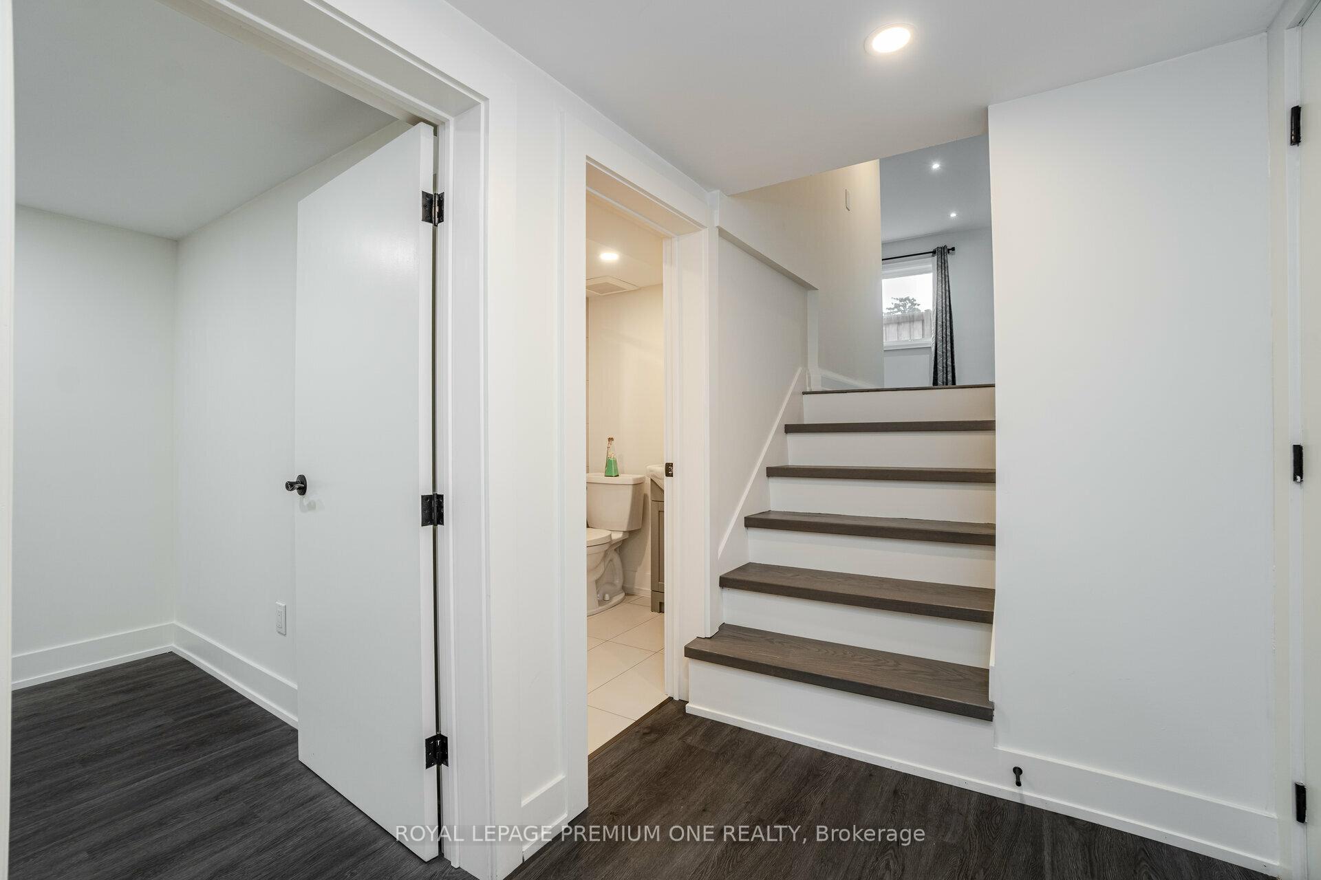 Photo 20 of 49 Gulfstream Road E, North York, Humbermede — HOMEH