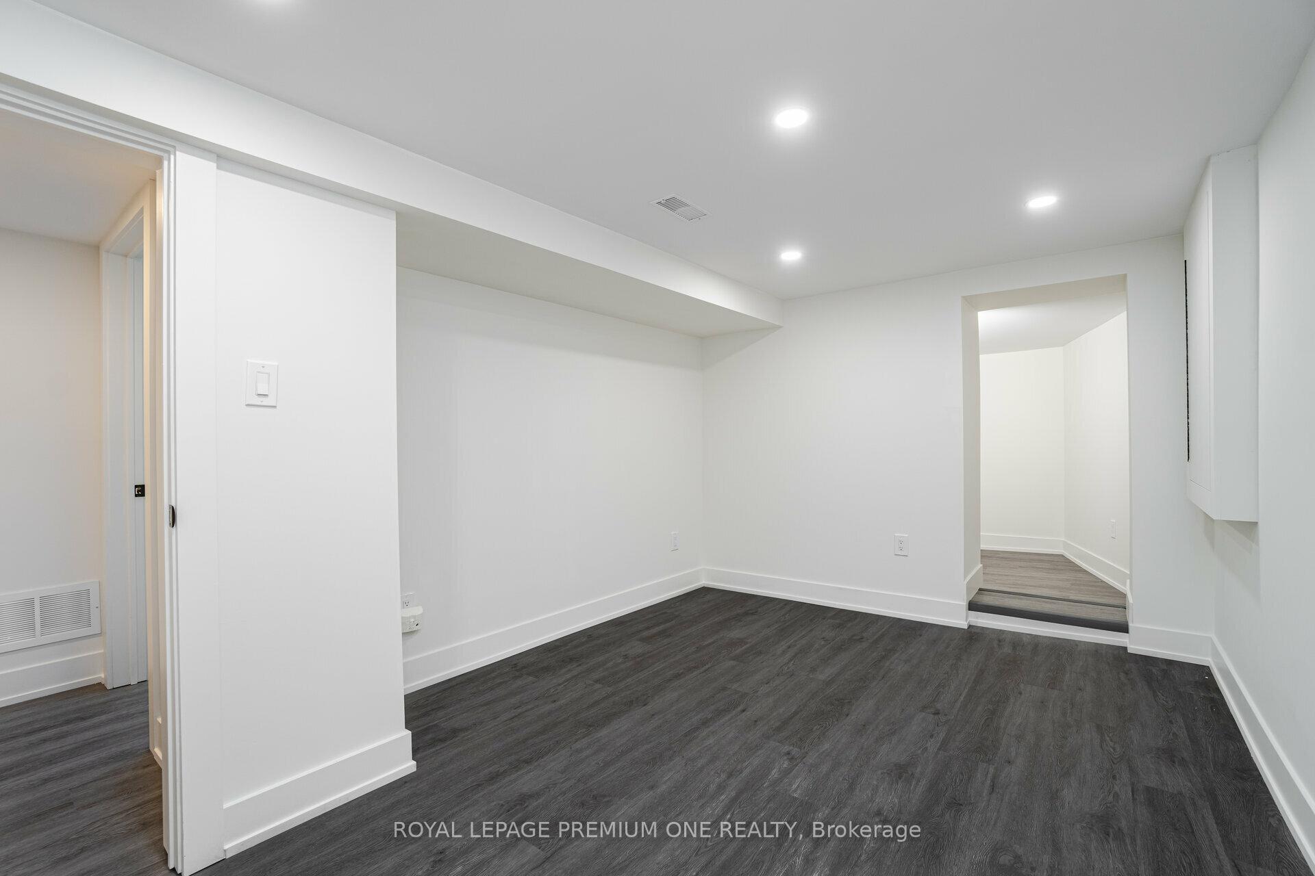 Photo 21 of 49 Gulfstream Road E, North York, Humbermede — HOMEH