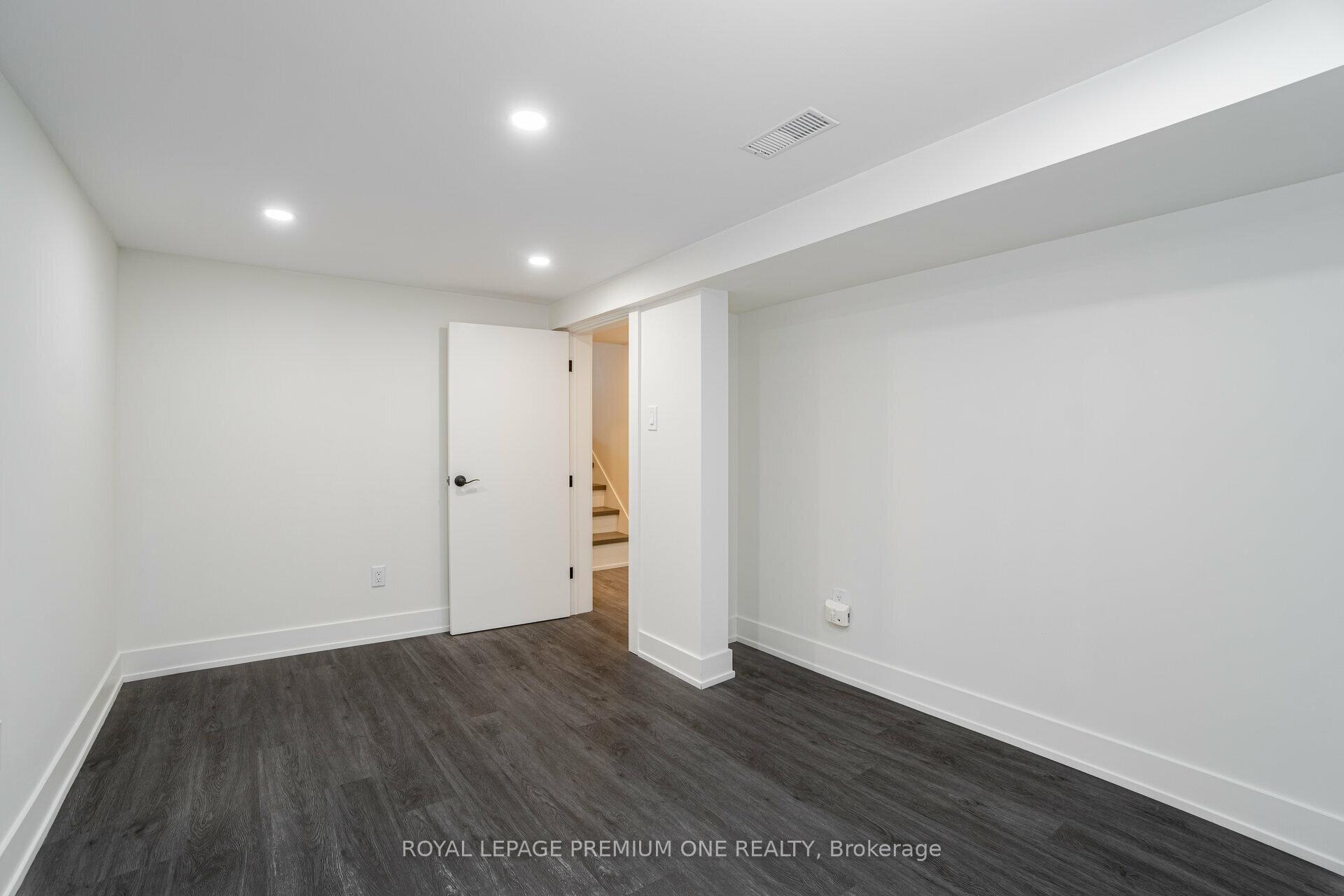 Photo 22 of 49 Gulfstream Road E, North York, Humbermede — HOMEH