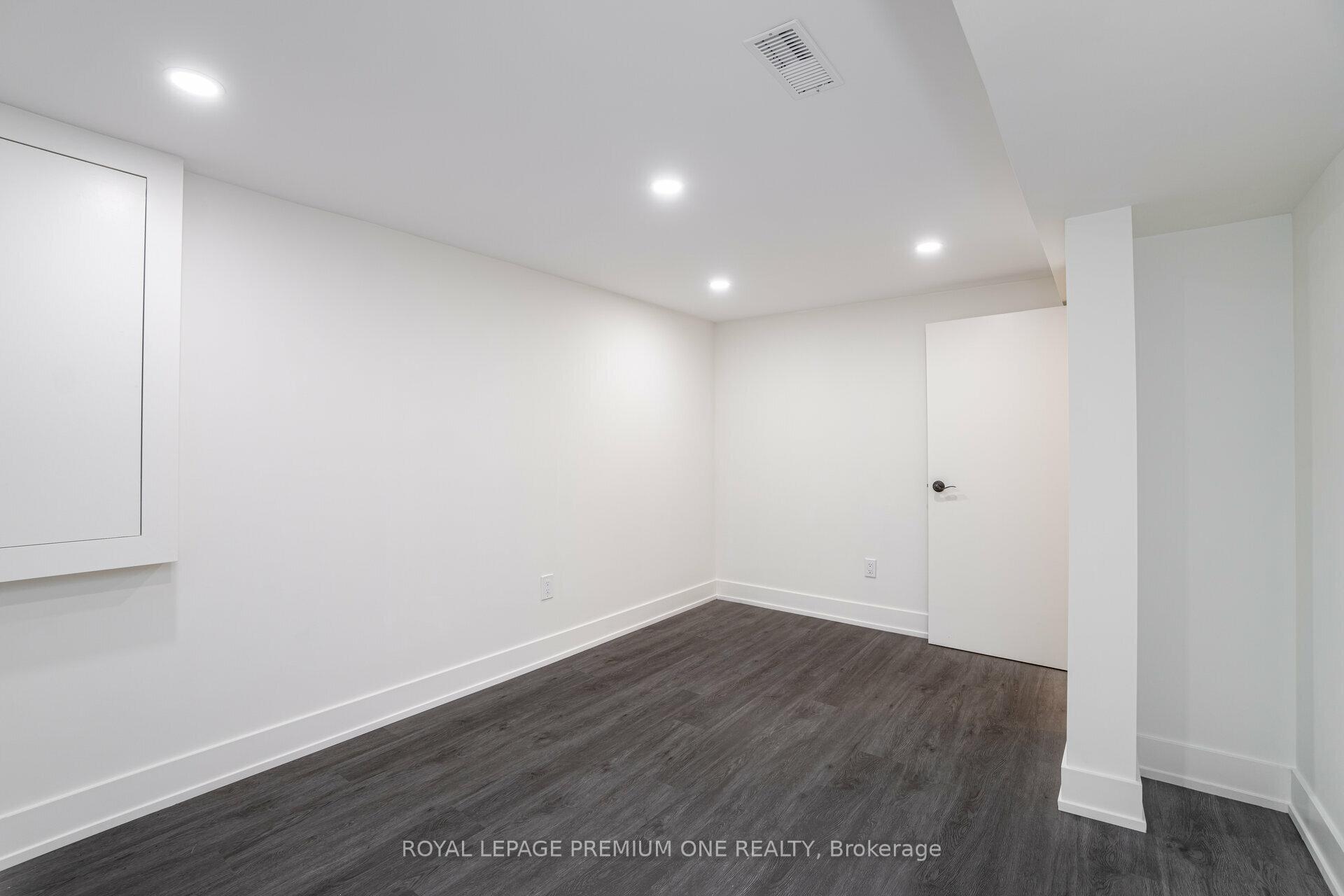 Photo 23 of 49 Gulfstream Road E, North York, Humbermede — HOMEH