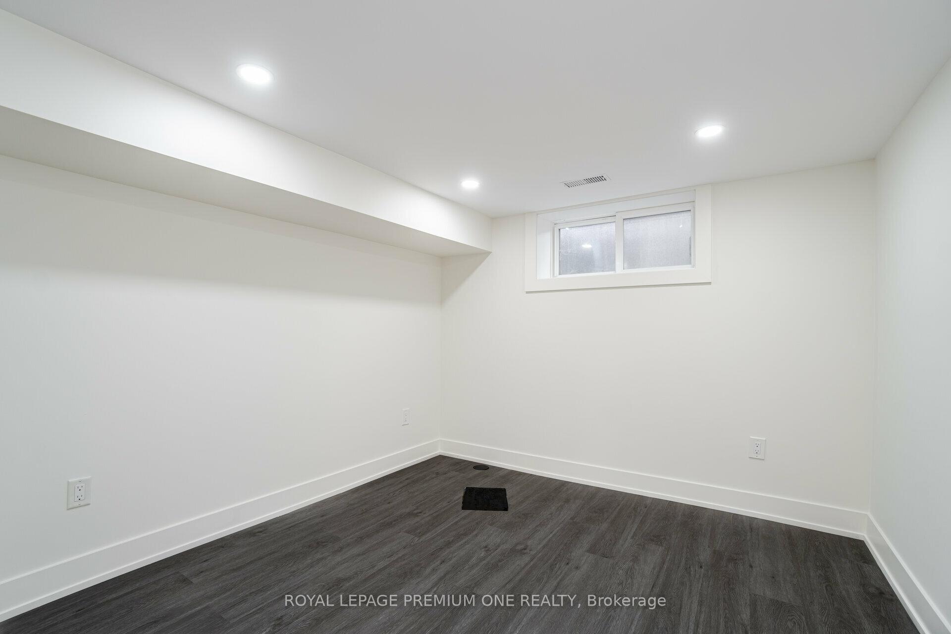 Photo 26 of 49 Gulfstream Road E, North York, Humbermede — HOMEH