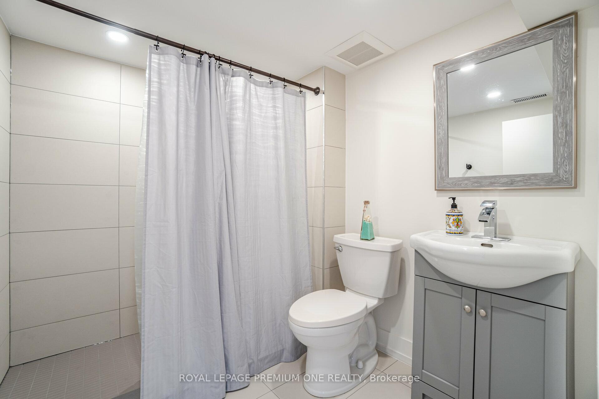 Photo 29 of 49 Gulfstream Road E, North York, Humbermede — HOMEH