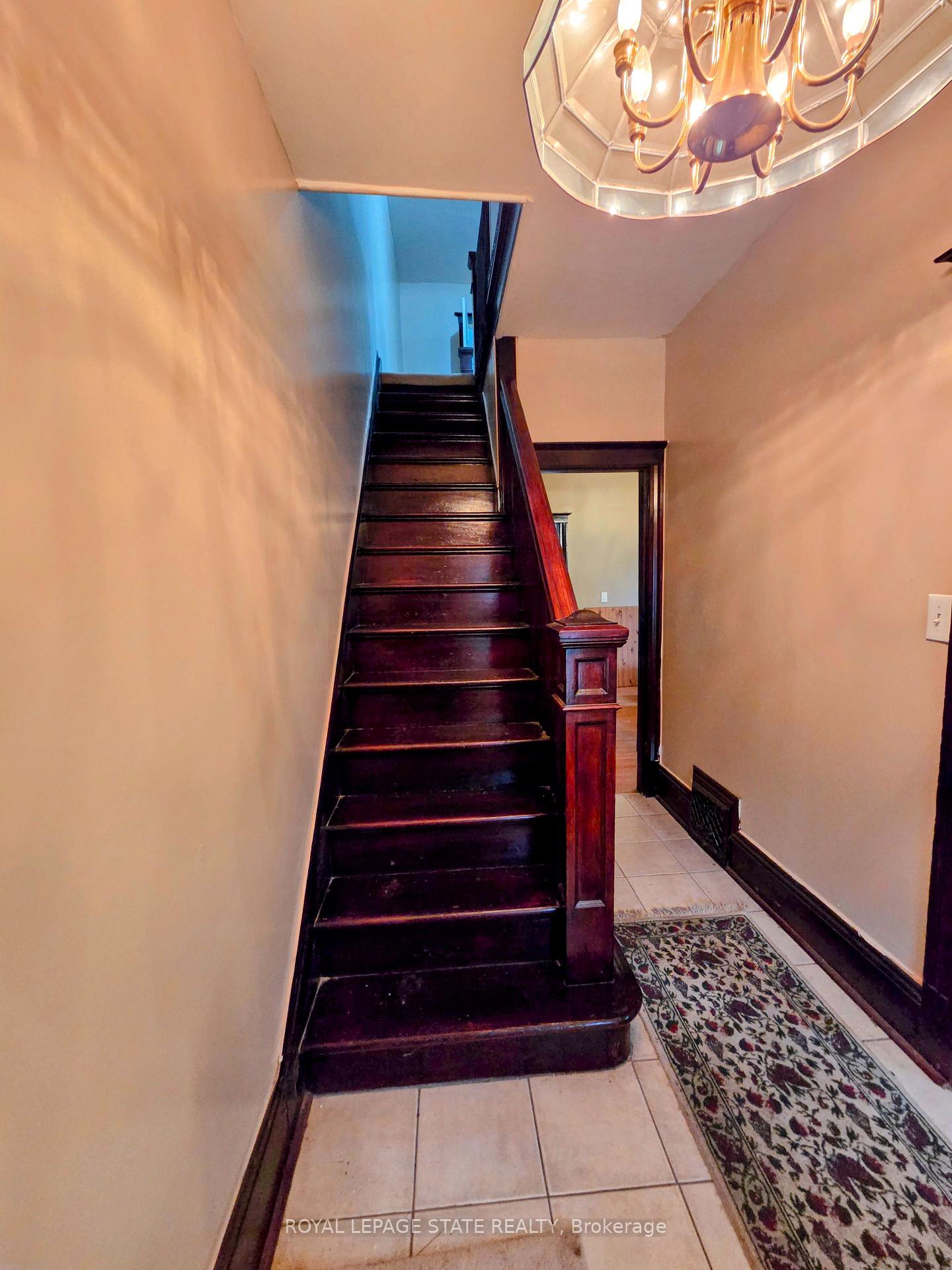 Photo 5 of 72 Emerald Street N, Hamilton, Landsdale — HOMEH