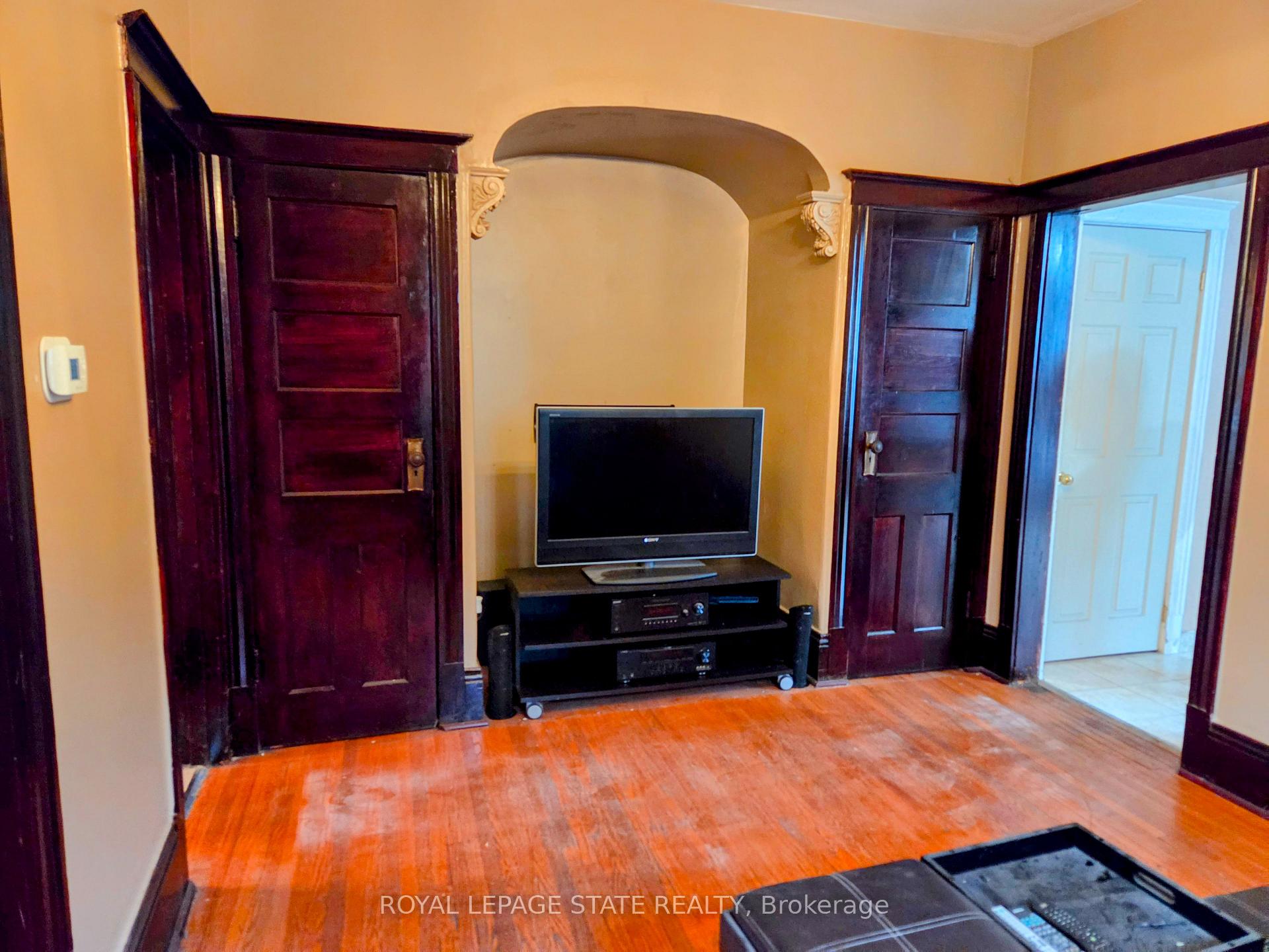Photo 8 of 72 Emerald Street N, Hamilton, Landsdale — HOMEH