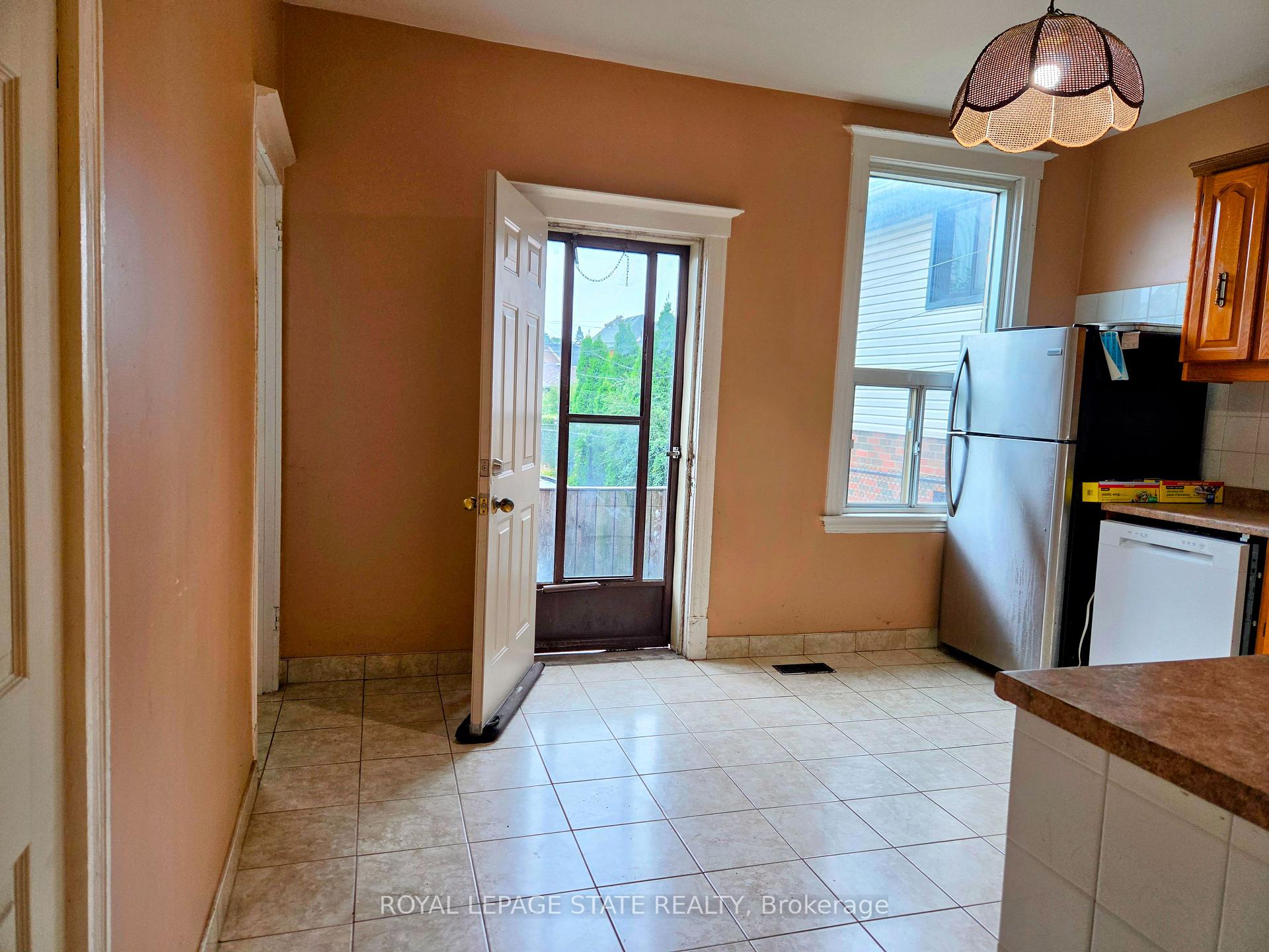 Photo 12 of 72 Emerald Street N, Hamilton, Landsdale — HOMEH