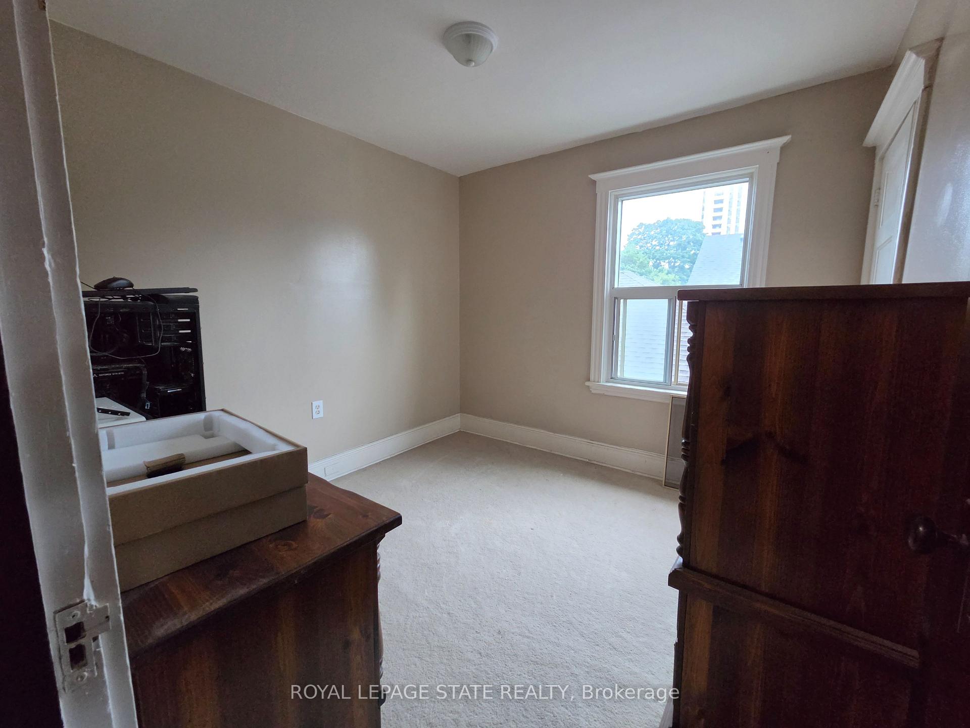 Photo 16 of 72 Emerald Street N, Hamilton, Landsdale — HOMEH