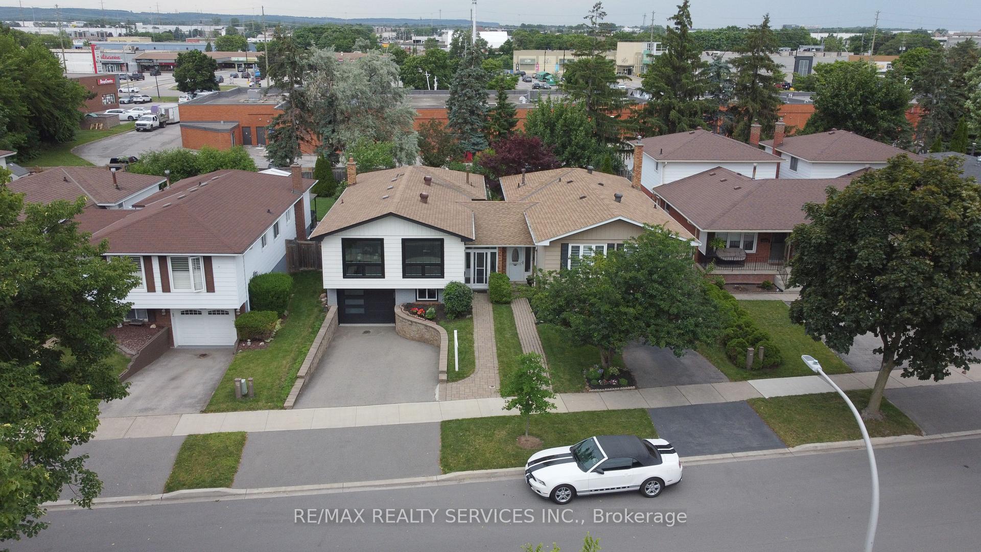 Photo 3 of 3469 Caplan Crescent, Burlington, Roseland — HOMEH