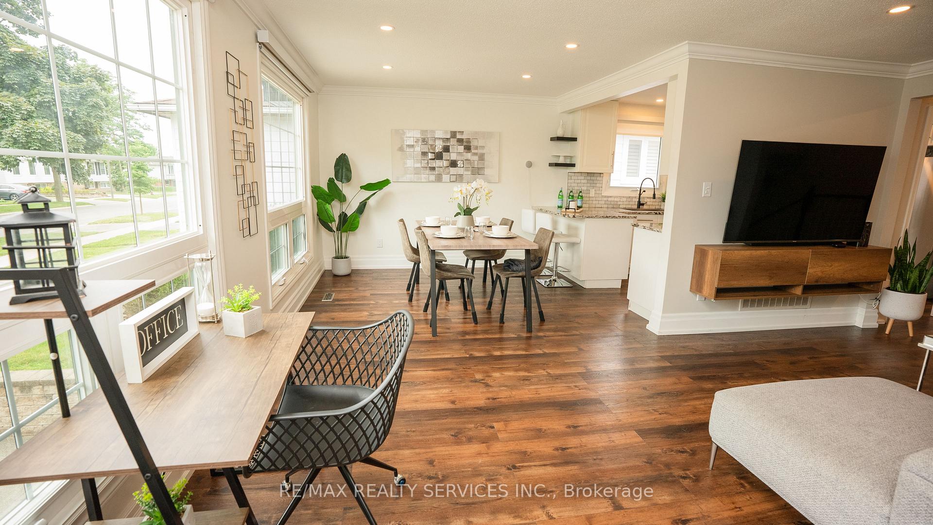 Photo 11 of 3469 Caplan Crescent, Burlington, Roseland — HOMEH