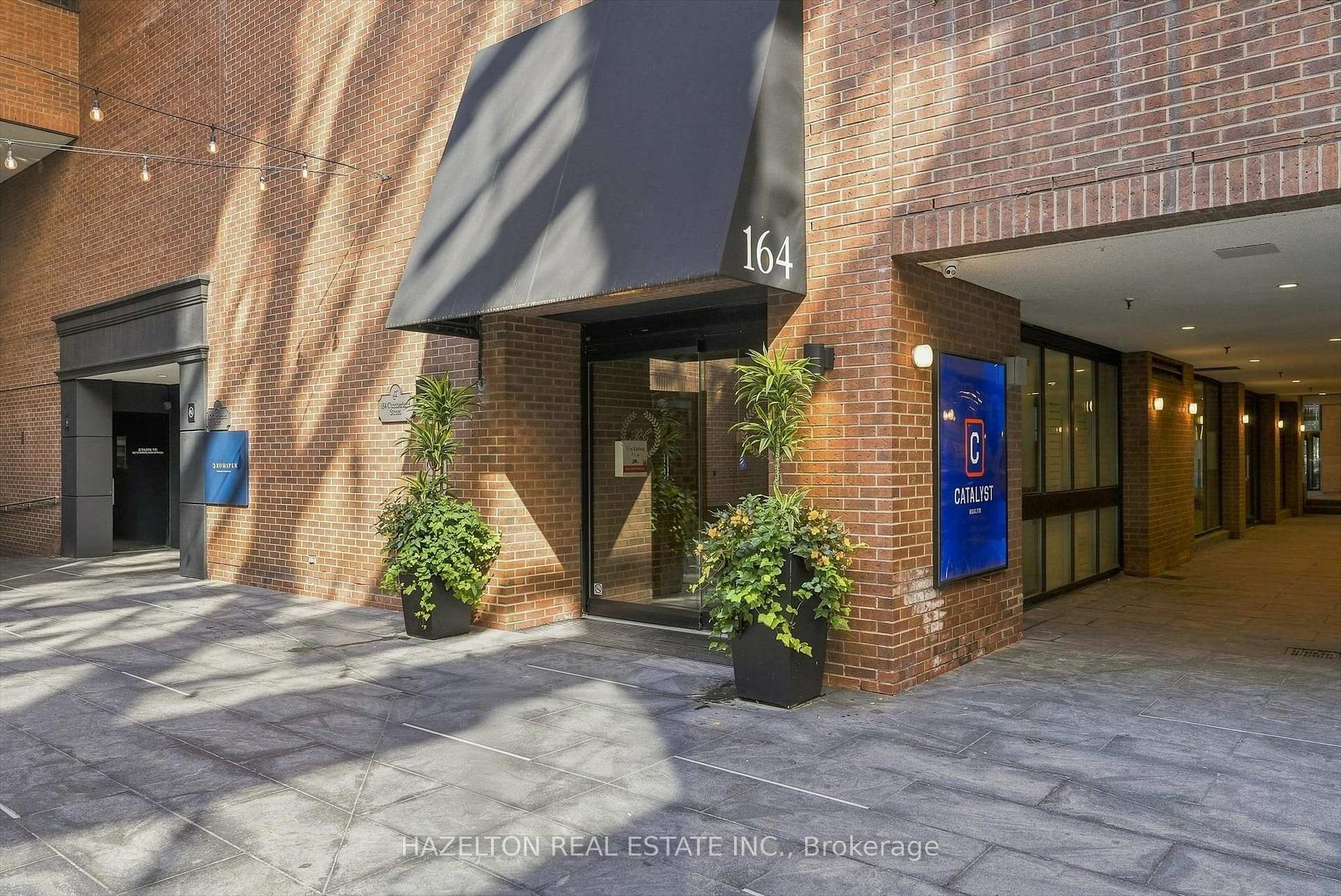 Photo 2 of Unit 608, 164 Cumberland Street, Toronto, The Annex — HOMEH