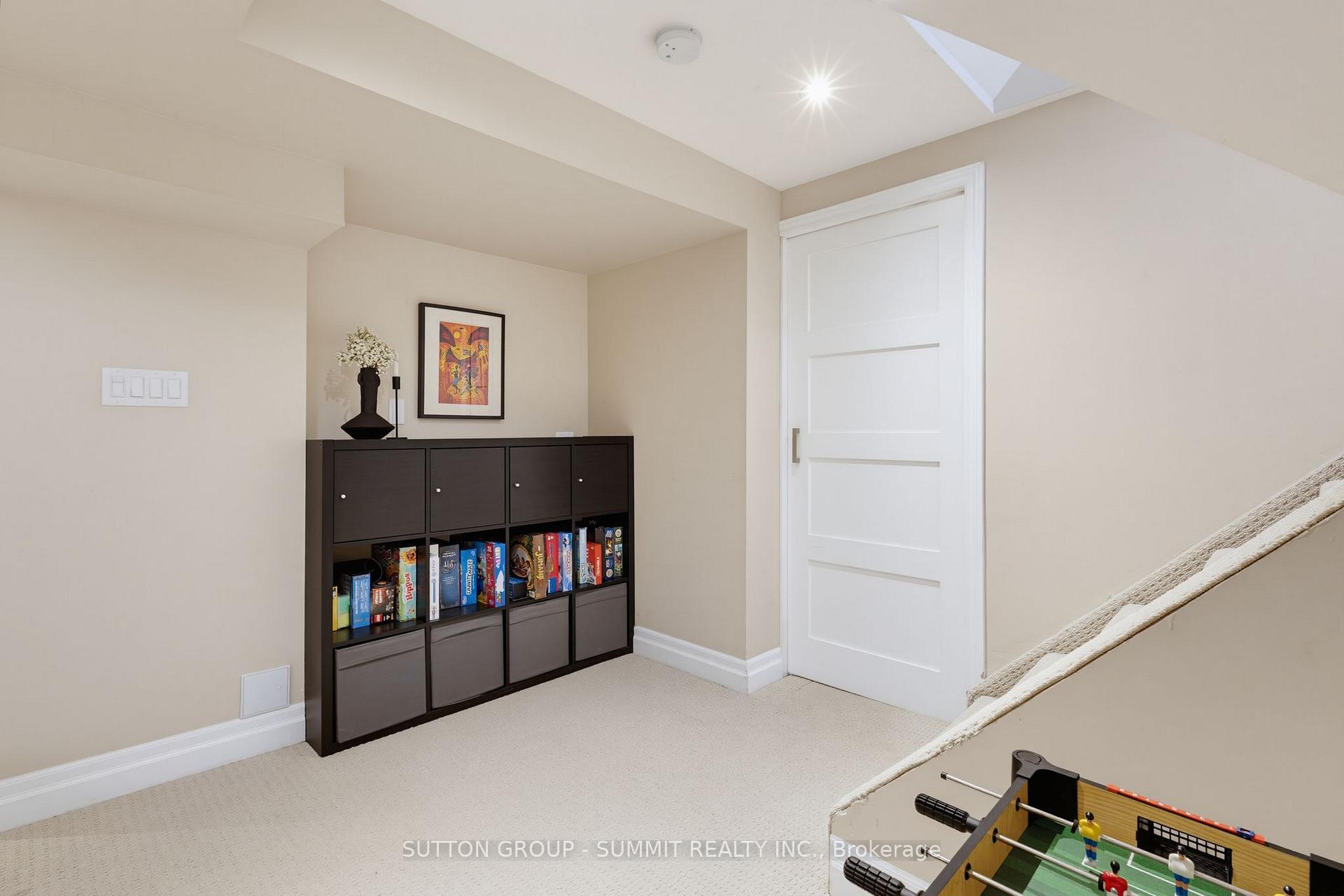 Photo 14 of 2163 Sutton Drive, Burlington, Orchard — HOMEH