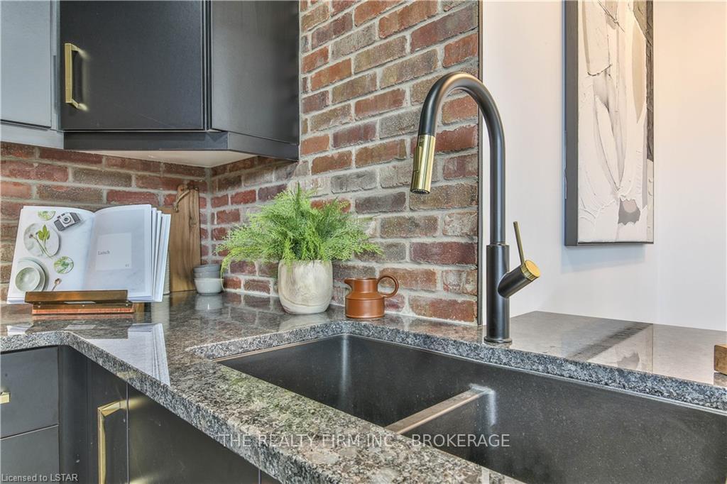 Photo 7 of 1712 Hyde Park Road, London, North E — HOMEH