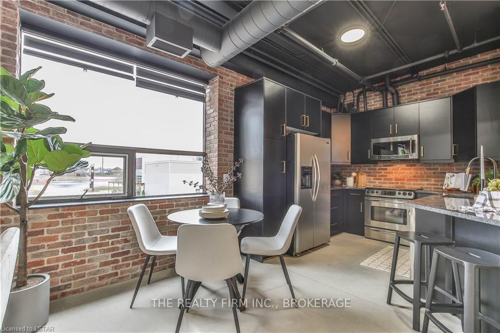 Photo 11 of 1712 Hyde Park Road, London, North E — HOMEH
