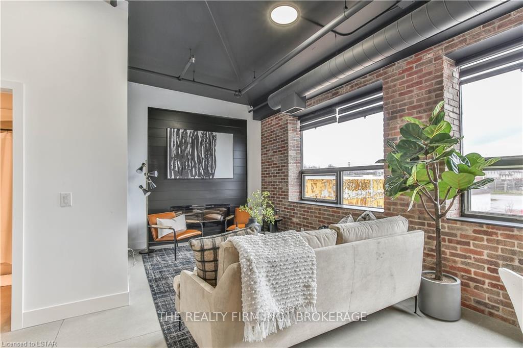 Photo 14 of 1712 Hyde Park Road, London, North E — HOMEH
