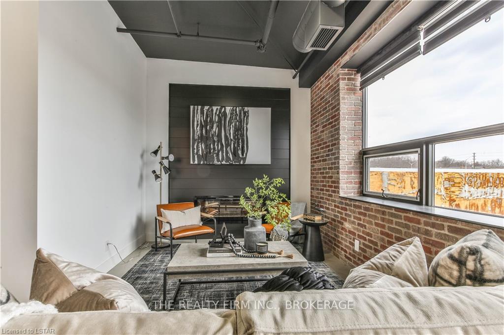 Photo 15 of 1712 Hyde Park Road, London, North E — HOMEH