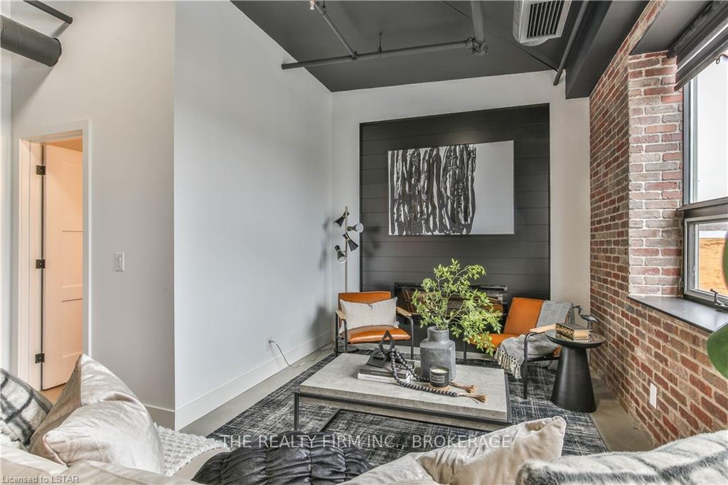 Photo 16 of 1712 Hyde Park Road, London, North E — HOMEH